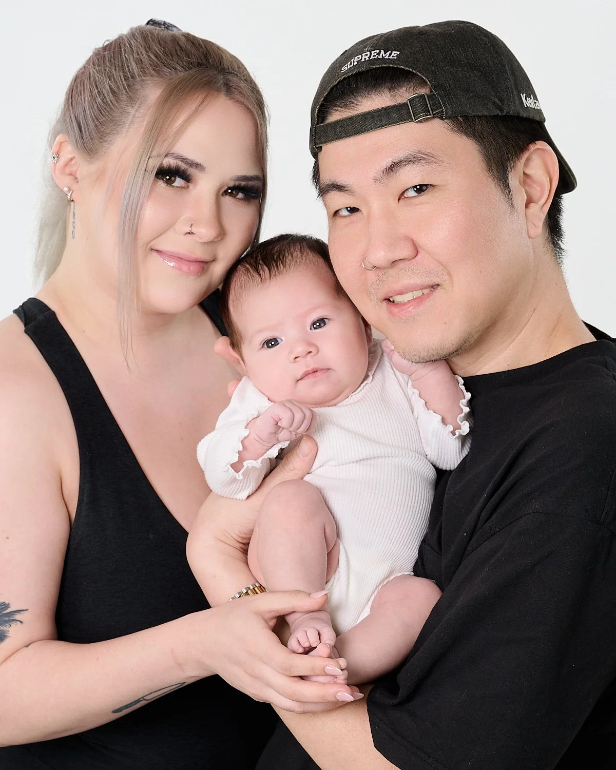 newborn-boy-studio-portrait-family-20240106_Z916011.jpg