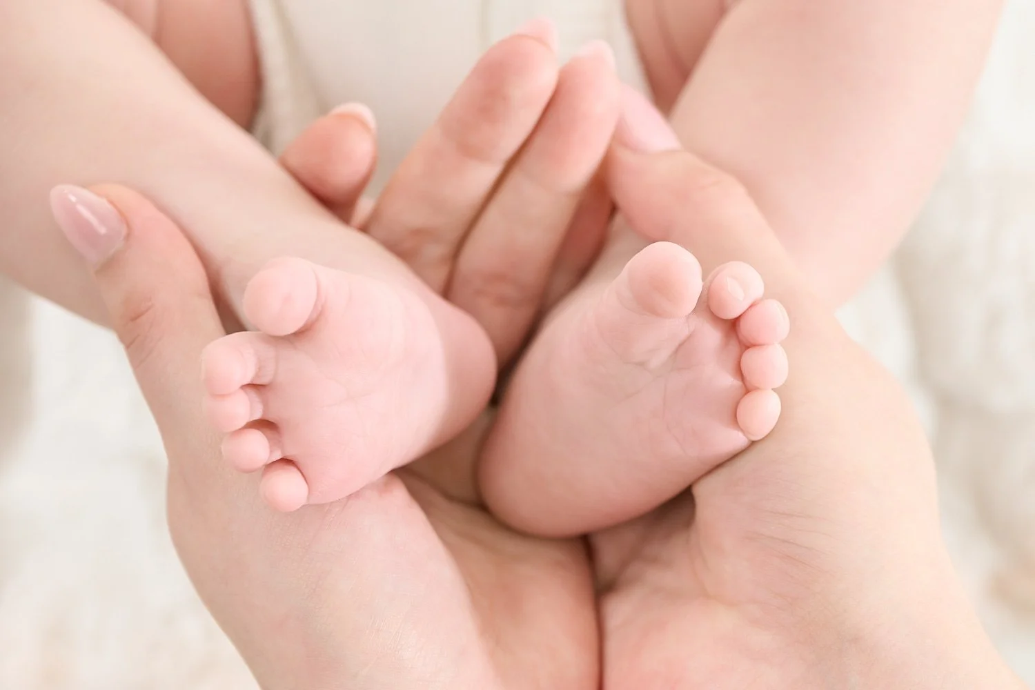 newborn-boy-studio-portrait-family-20240106_Z916302.jpg