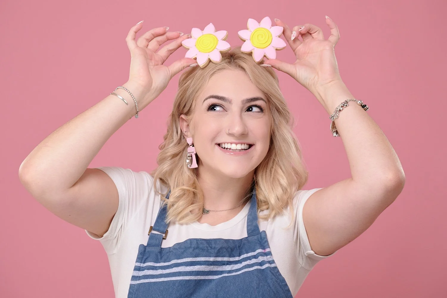 baker-cookies-studio-portrait-Branding-pink-backdrop-20240217-Z900090.jpg