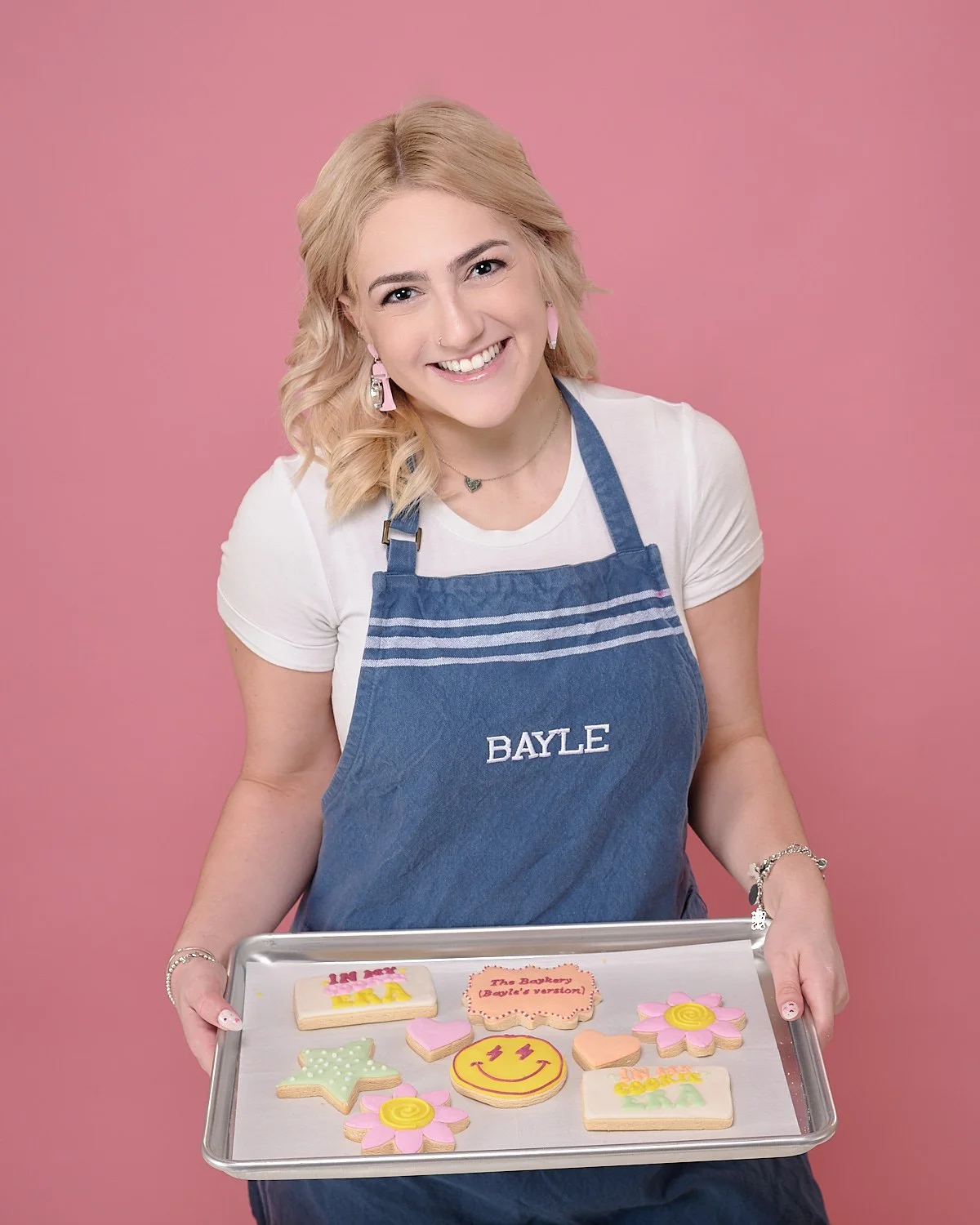 baker-cookies-studio-portrait-Branding-pink-backdrop-20240217-Z900151.jpg