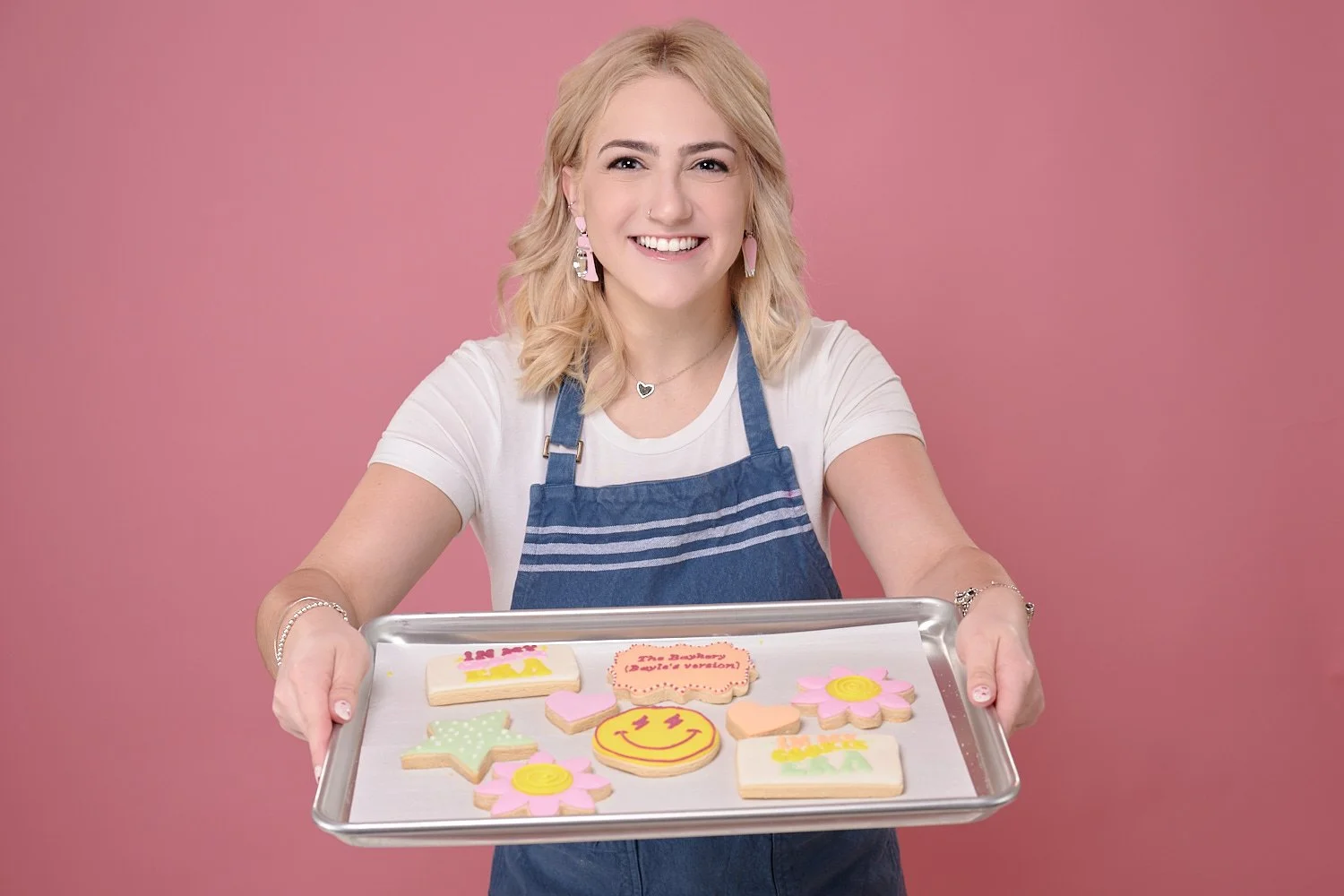 baker-cookies-studio-portrait-Branding-pink-backdrop-20240217-Z900165.jpg