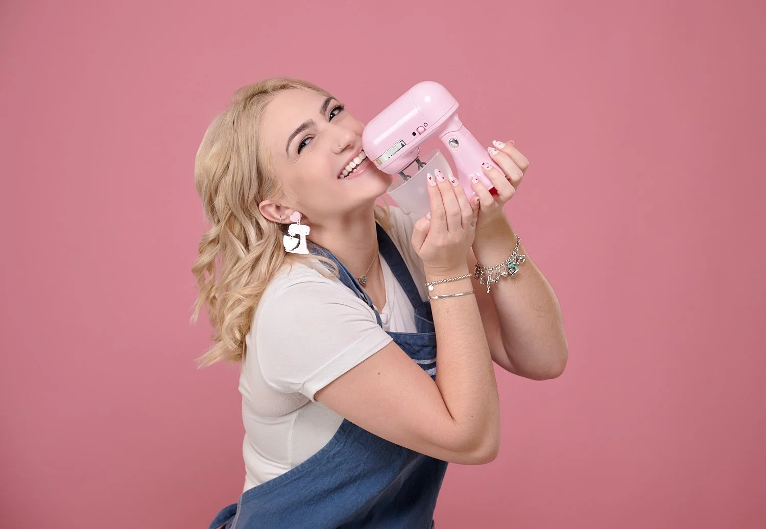 baker-cookies-studio-portrait-Branding-pink-backdrop-20240217-Z900231.jpg