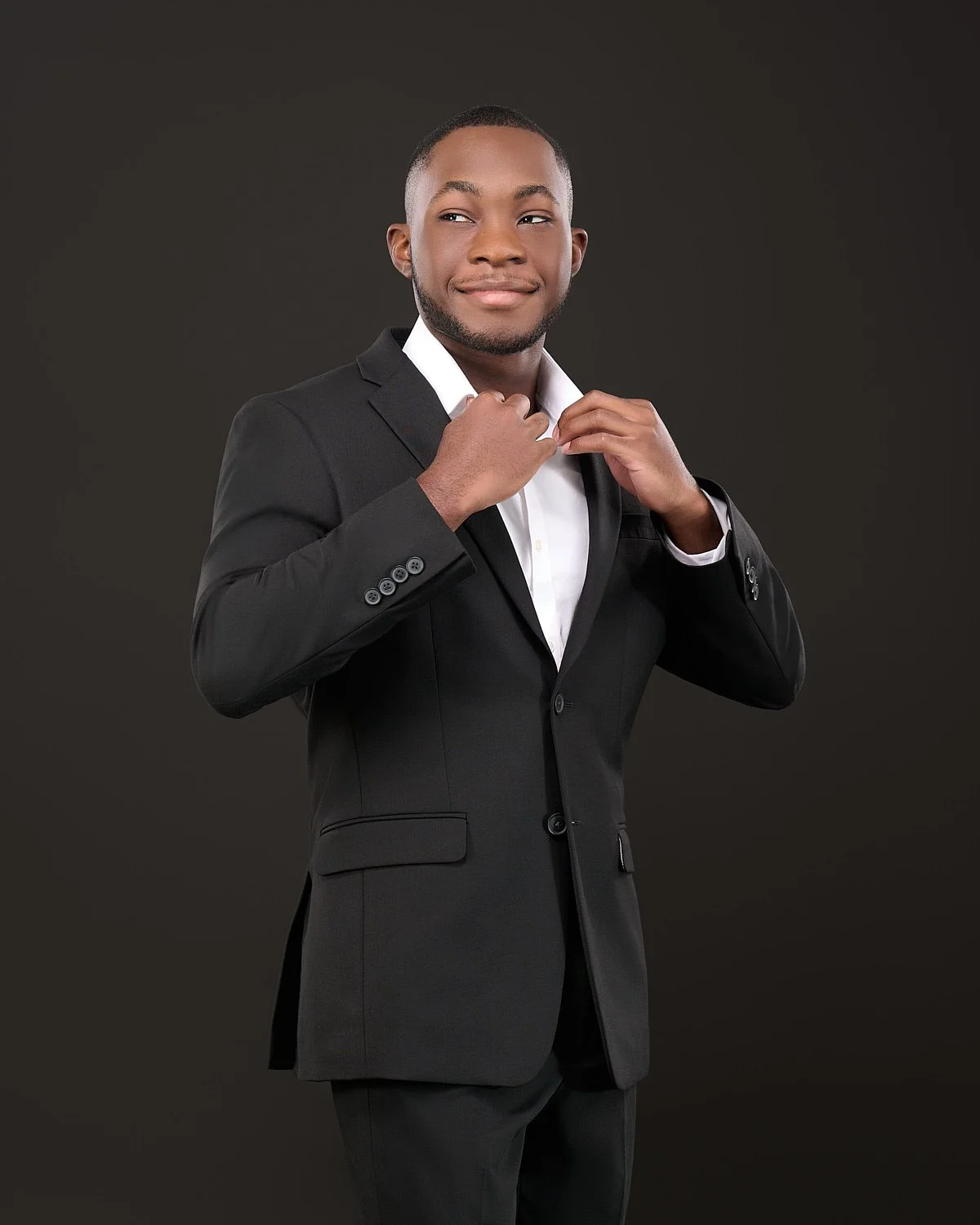 Christopher-Wingard-high-school-senior-guy-studio-20250919-Z900113-R1.jpg