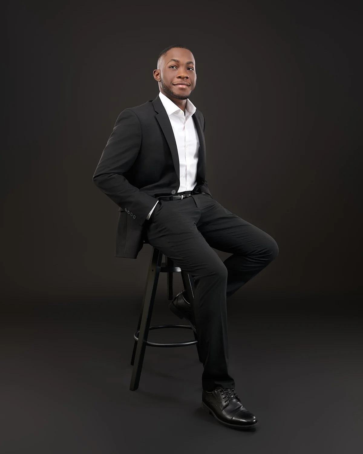 Christopher-Wingard-high-school-senior-guy-studio-20250919-Z900227-R1.jpg