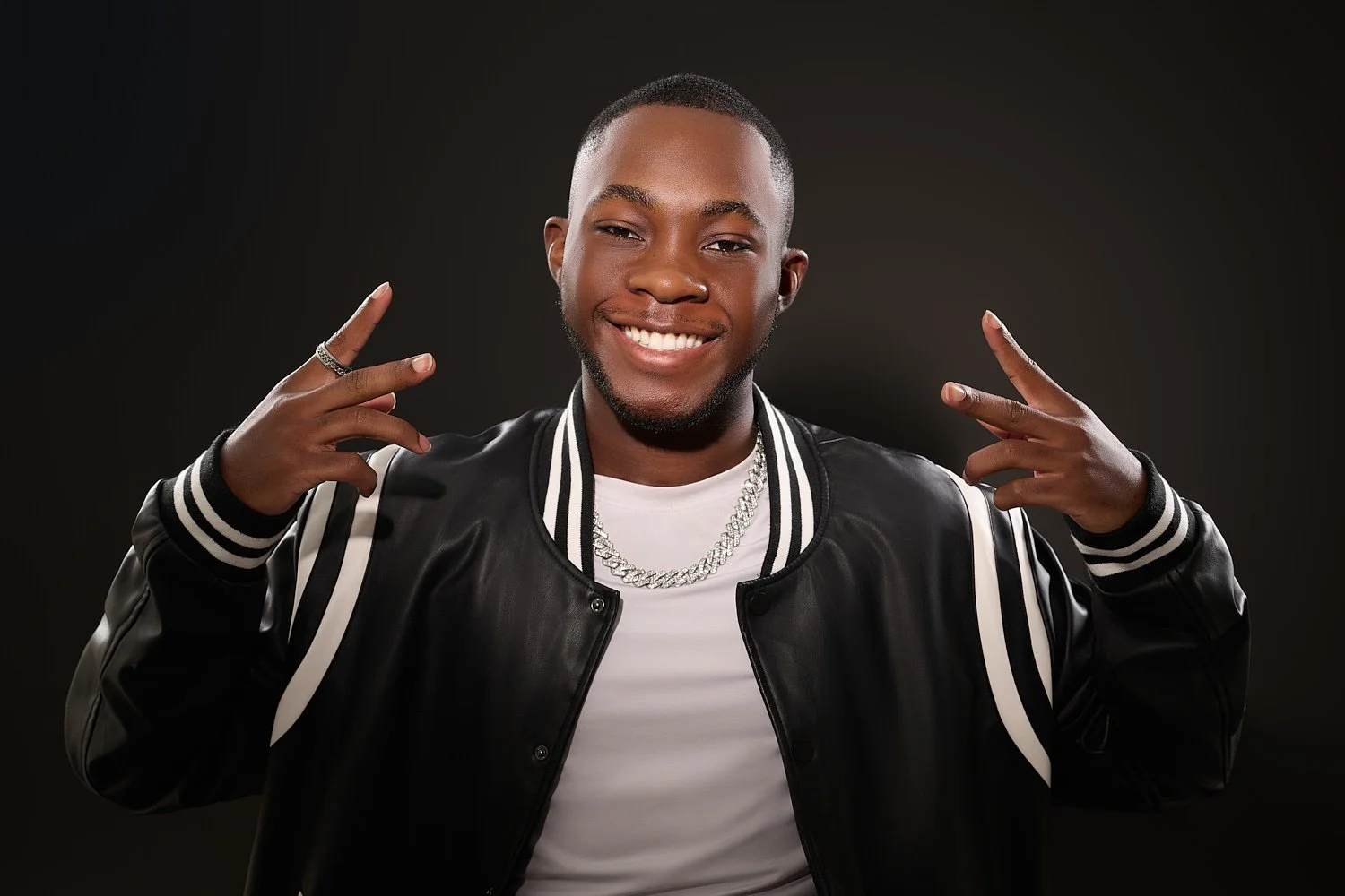 Christopher-Wingard-high-school-senior-guy-studio-20250919-Z900789-R1.jpg