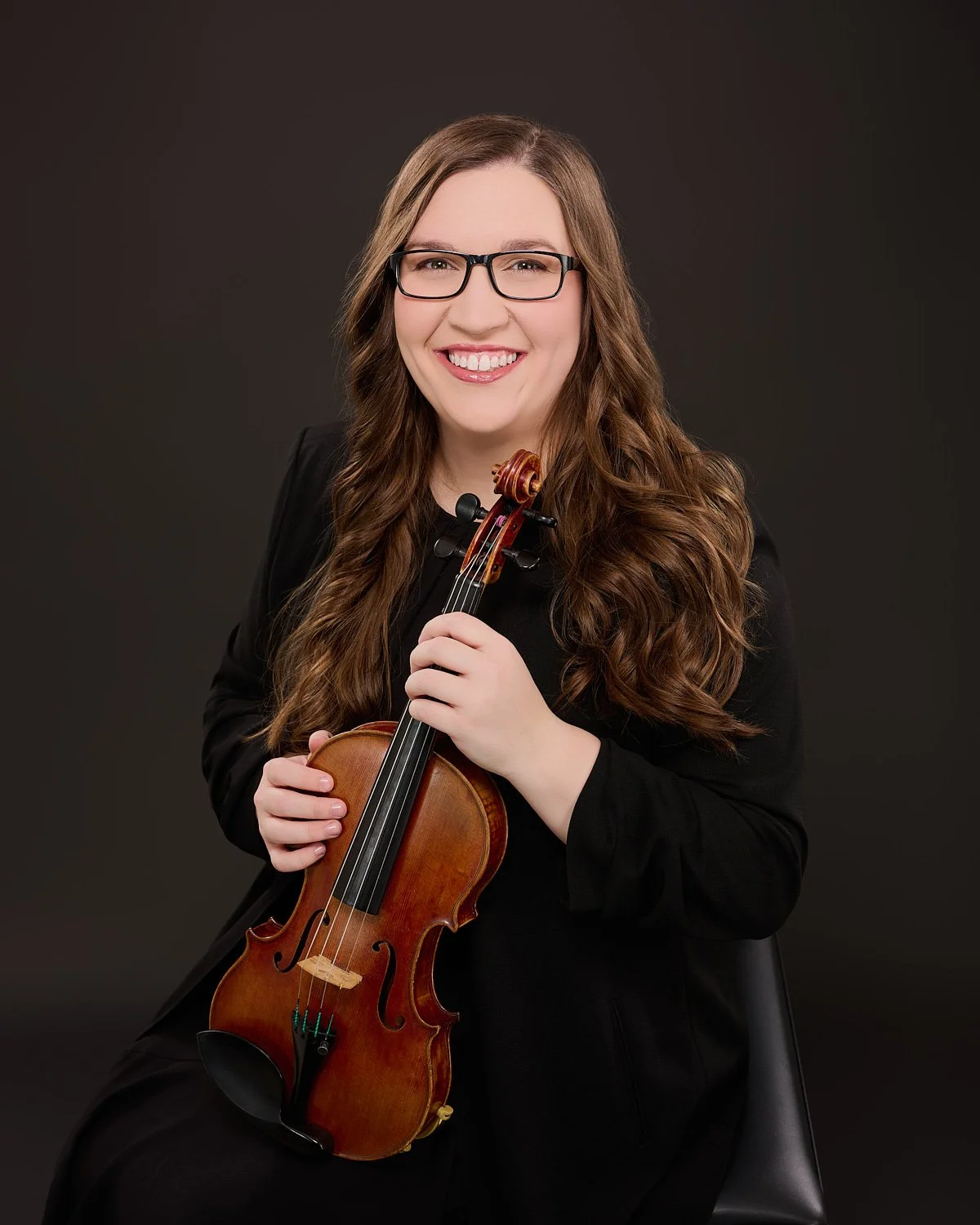 Shelby-Nichols-studio-portrait-violin-musician-20260420Z91_5966-R1.jpg
