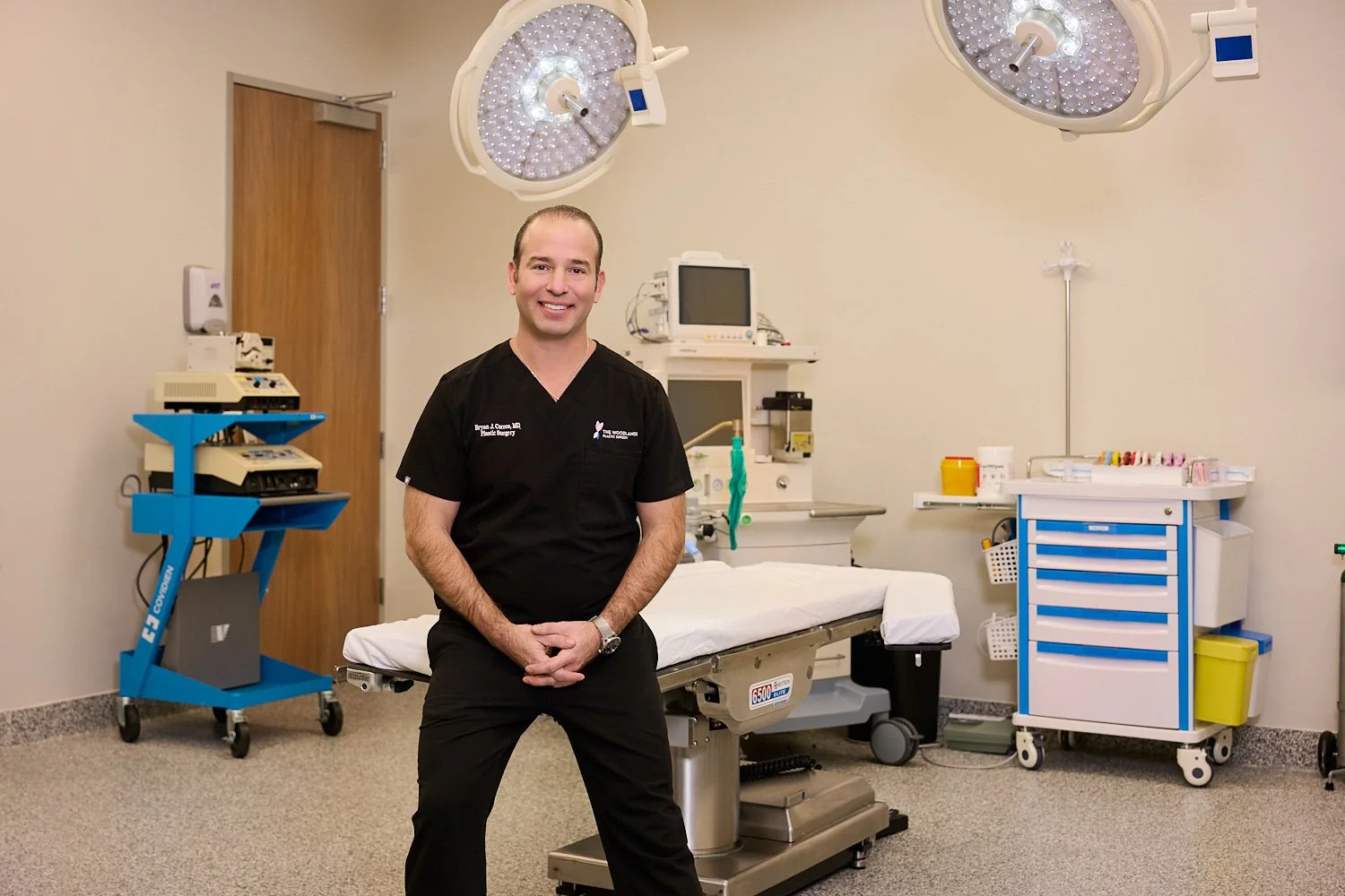 Dr-Bryan-Correa-Living-Magazine-plastic-surgery-20260130Z91_1618.jpg
