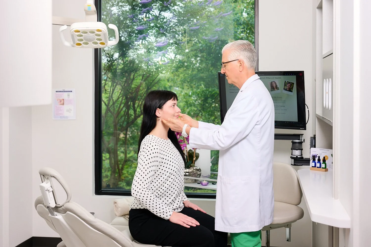Consultants-Dental-Aesthetics-Living-Magazine-Dr-Landry-20260506Z91_7232.jpg