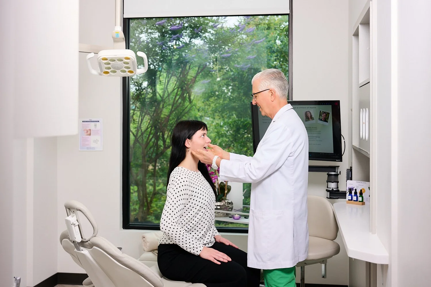 Consultants-Dental-Aesthetics-Living-Magazine-Dr-Landry-20260506Z91_7242.jpg