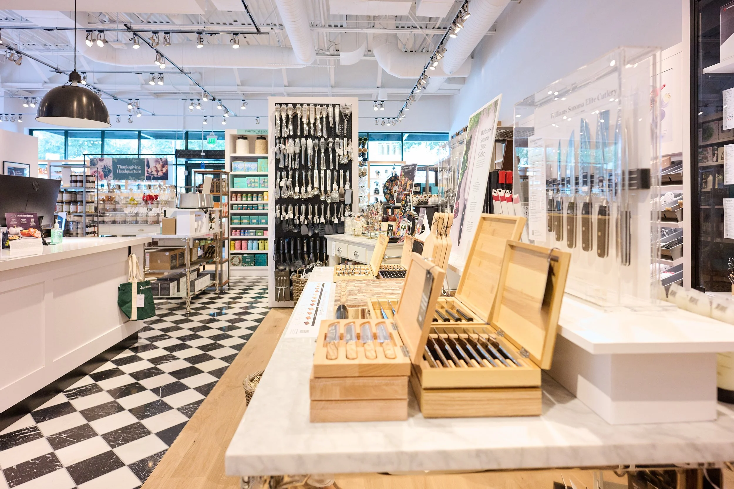 joyofthemomentphotography-Williams-Sonoma-20260917_Z912422.jpg