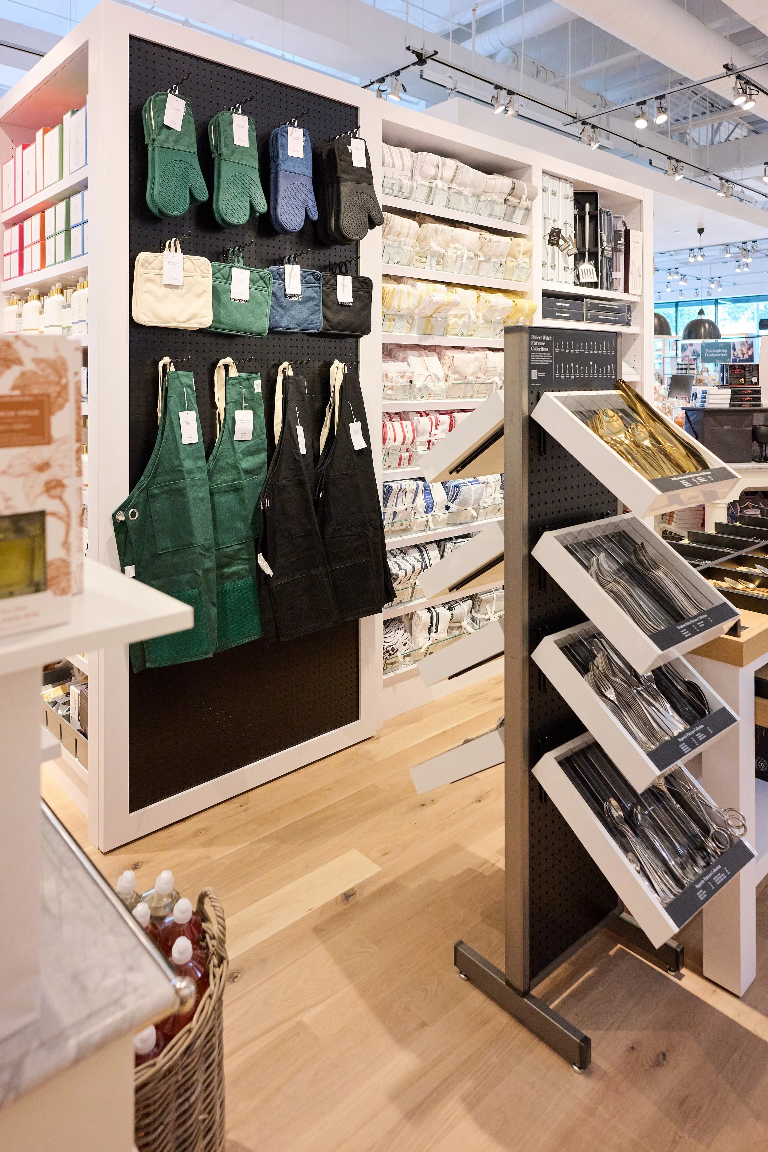 joyofthemomentphotography-Williams-Sonoma-20260917_Z912545.jpg