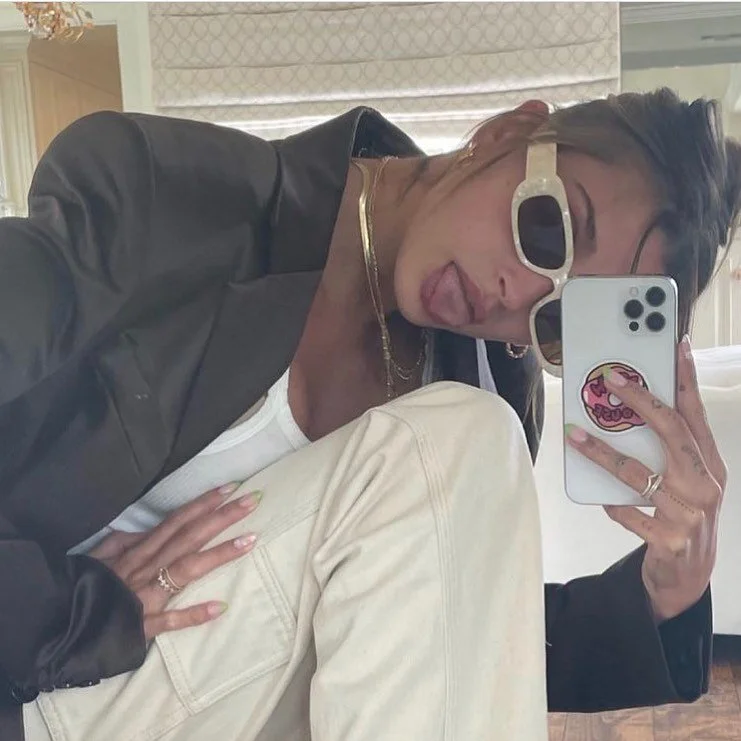 X-ray specs in stoned @realityeyewear as seen on @haileybieber 
Get your pair now 🔥🤩 #eyewearfashion #aussiefashion #haileybaldwin