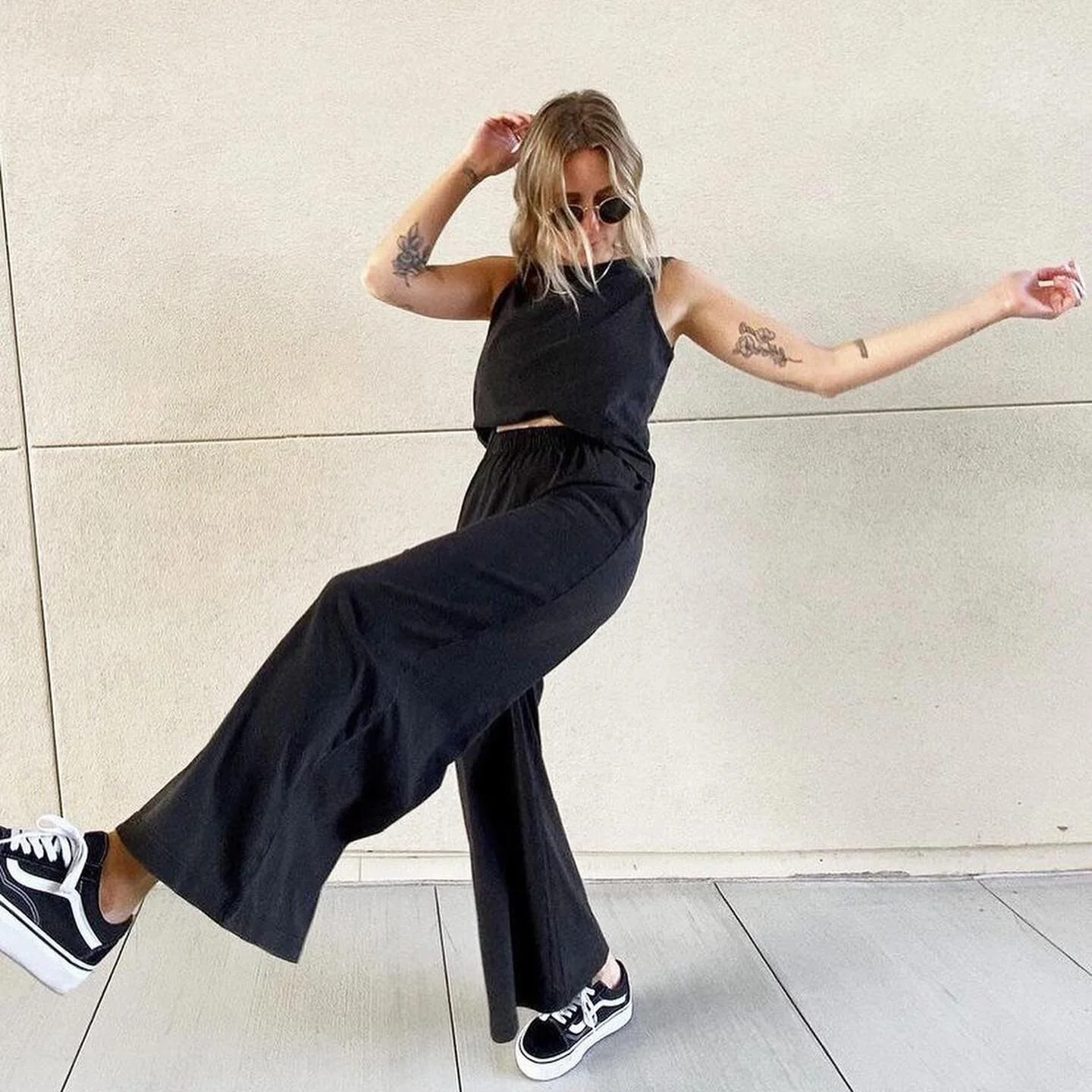 Can&rsquo;t get enough of this best selling set 💣 @zsupply_
Sloane top and scout pant