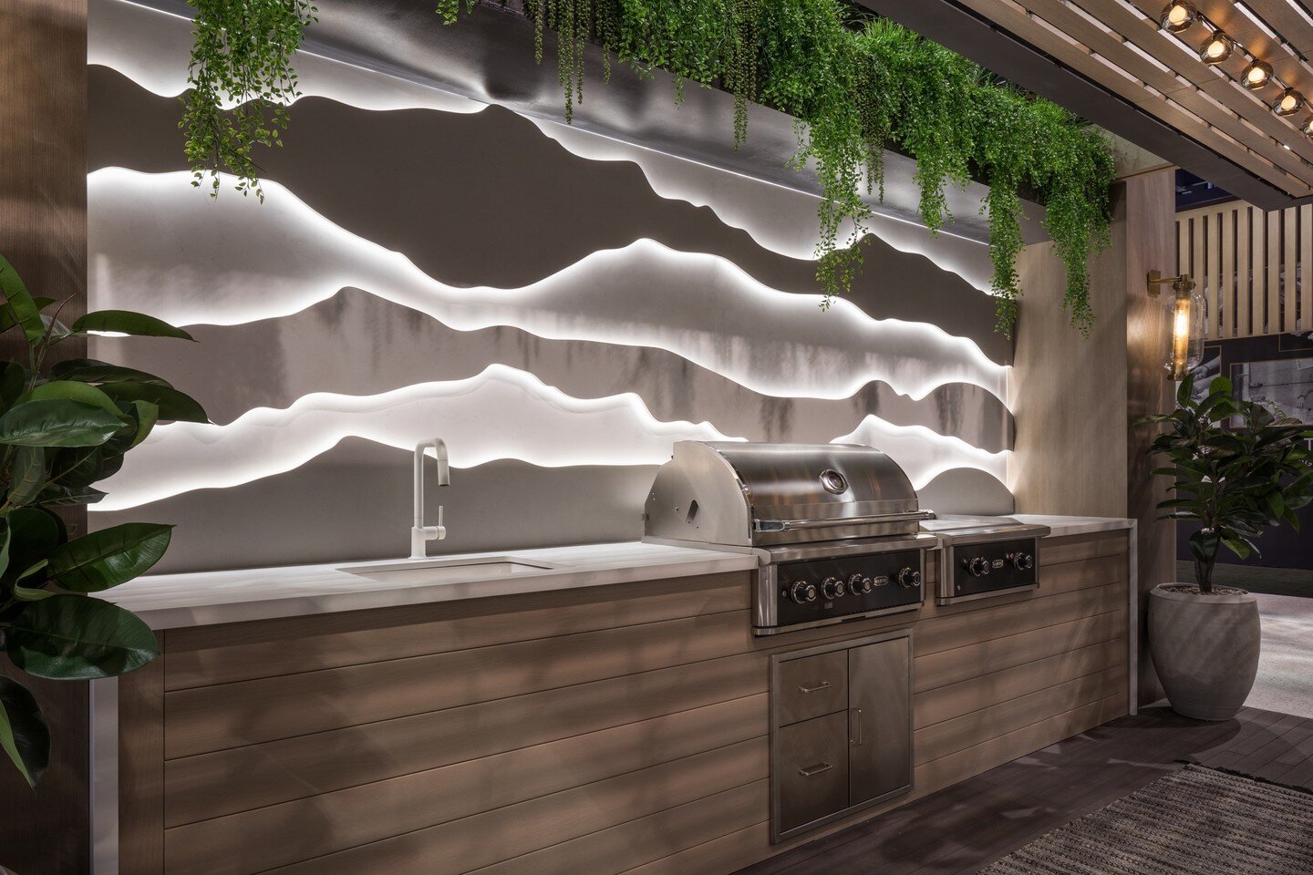 Bring the beauty of the outdoors to your backyard with our stunning outdoor quartz. Our backlit LED pieces replicate the natural wonder of clouds or mountains, adding a touch of elegance to your outdoor BBQ. Experience the perfect blend of style and 