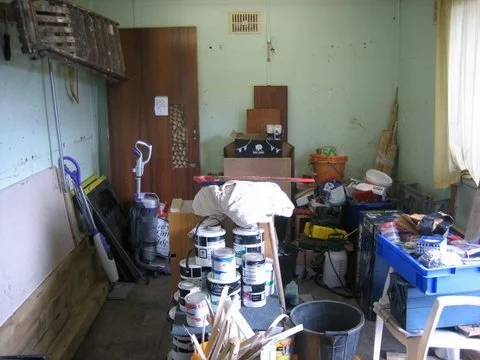 The donation of paint in the workshop