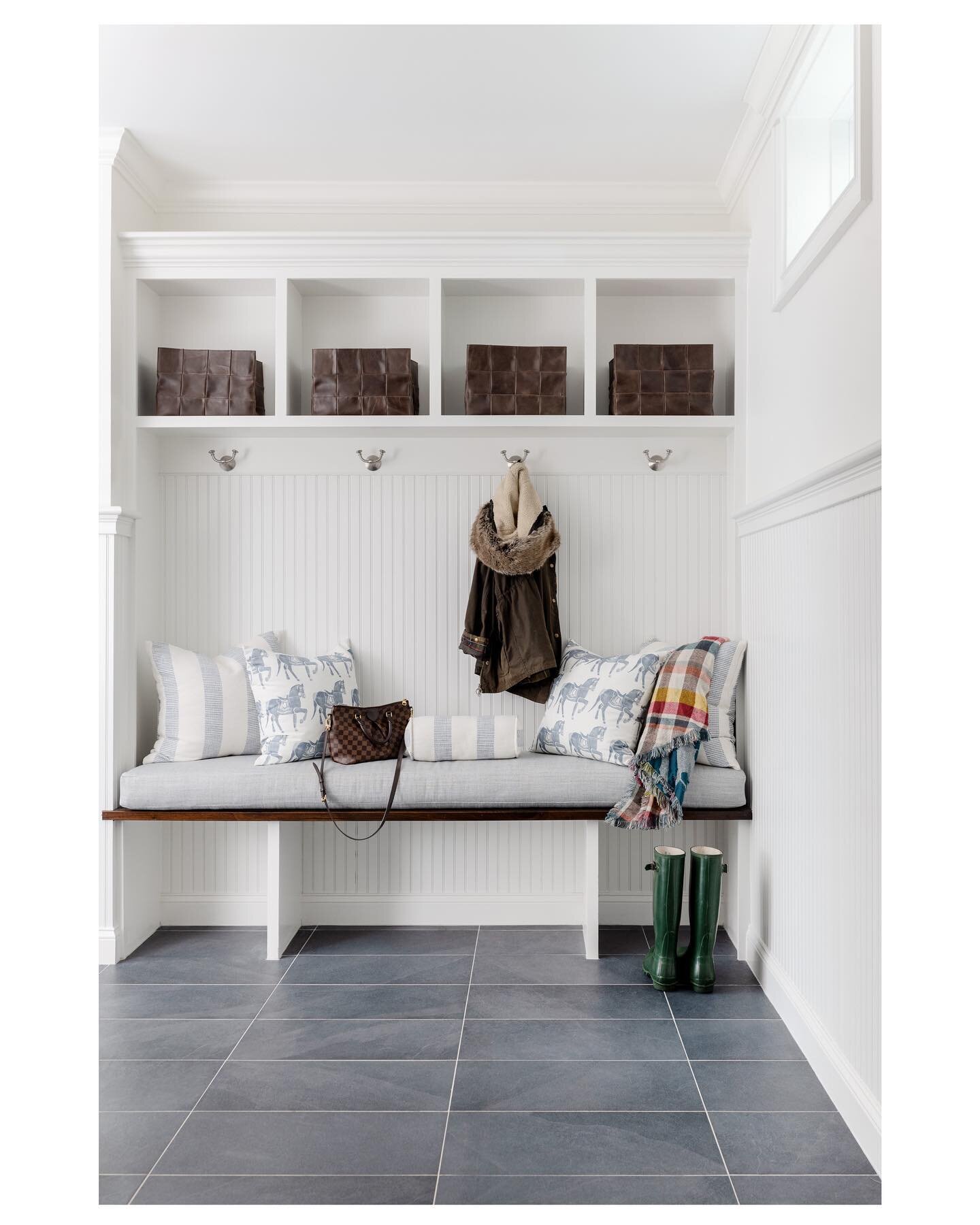 Monday Morning!  Let&rsquo;s go!!
@vanderkieftdesigns @jessicadelaneyphotography  #mondaymotivation #monday #mudroom #mudroombench #interiordecor #classicstyle #bostondesigner #lovewhereyoulive #custompillows #schustagram #newenglandstyle @lkearns61 