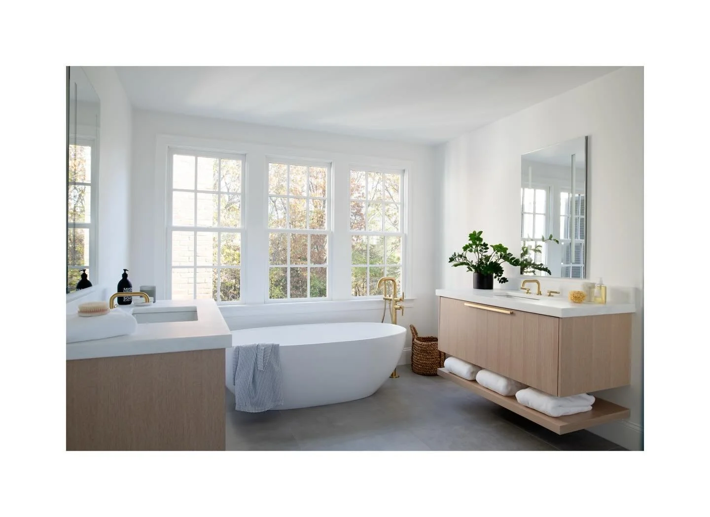 Only calming vibes in this Primary Bathroom project&hellip;.

Design: @vanderkieftdesigns
Photography: @jessicadelaneyphotography

#vanderkieftdesigns #classicstyle #hinghamdesigner #southshoredesigner @classictilehingham @snowandjones