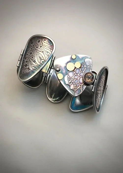 BUBBLES HINGED CUFF
