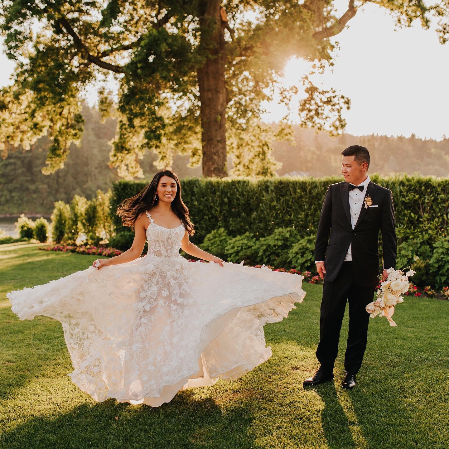 A LITERAL DREAM! 🤩 @kristyk11 &amp; @sortofadoctor &lsquo;s Wedding was absolutely drop dead beautiful! With an incredible vendor team @bridalblissnw @brierandivy making the place ever more beautiful than it already is 😍 ⁣
⁣
The ambiance, decor, di