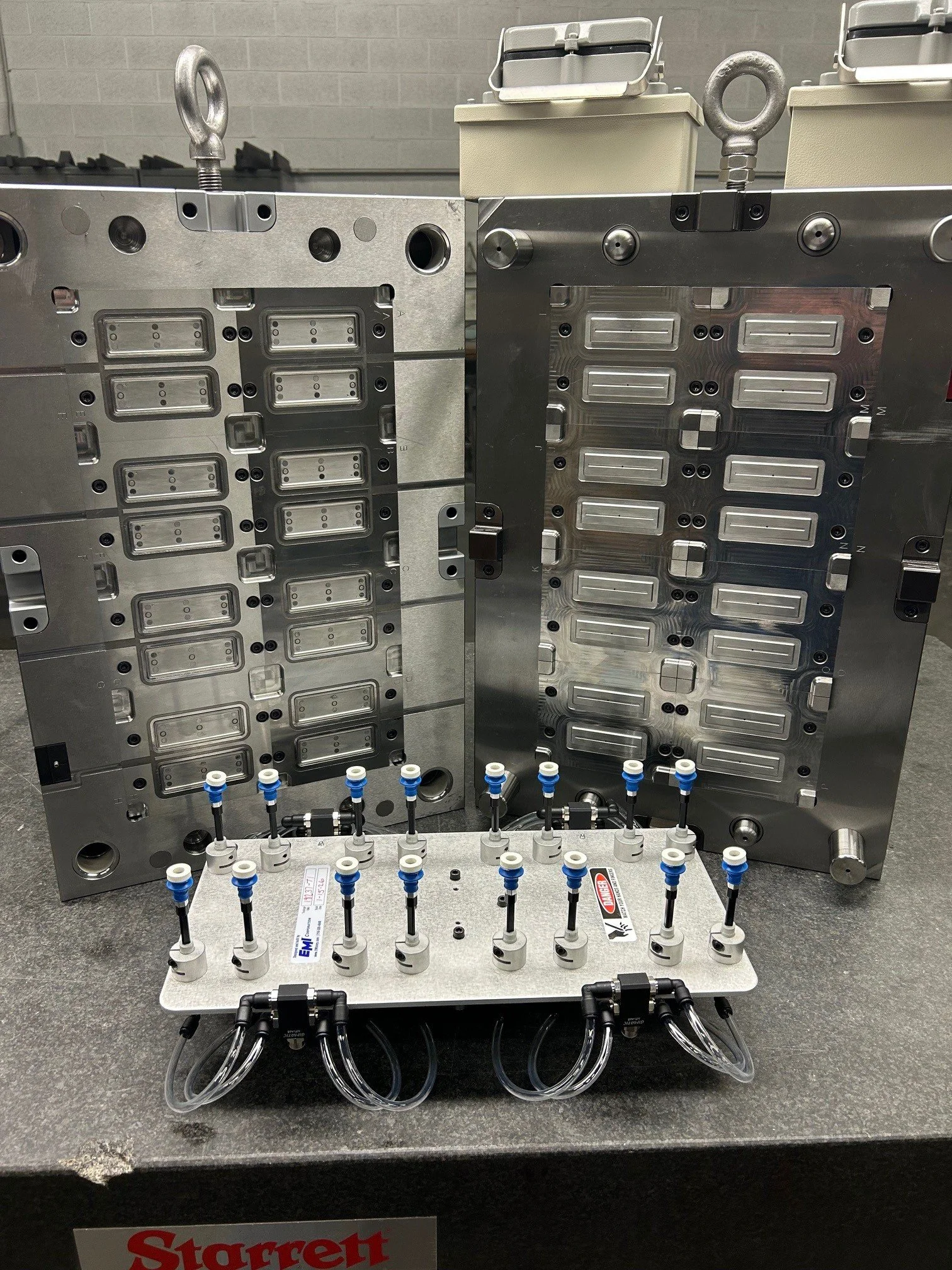(16) Cavity Hot Runner Mold for Medical Device Component