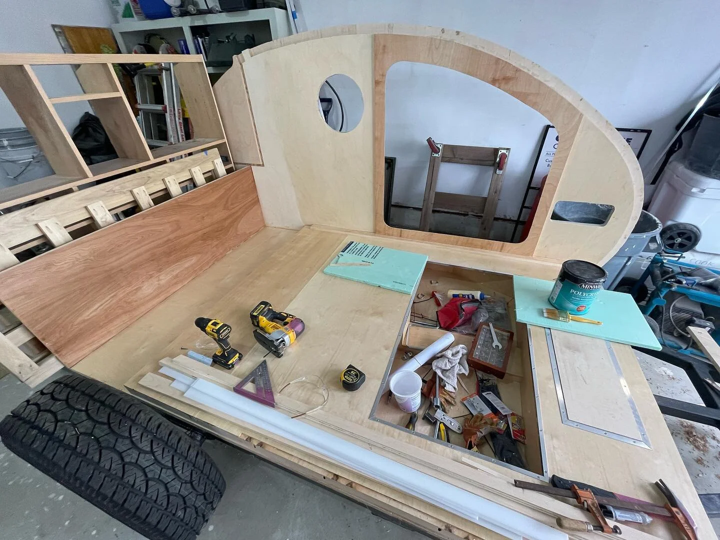 Basement storage space working as it should 🤣

&hellip;

#teardropthalassa #teardrop #teardroptrailer #teardropcamper #teardroptrailers #teardropcampers #teardropfans #teardroplife #teardropcamping #campinglife #teardropbuild #diy #diyteardrop #geto