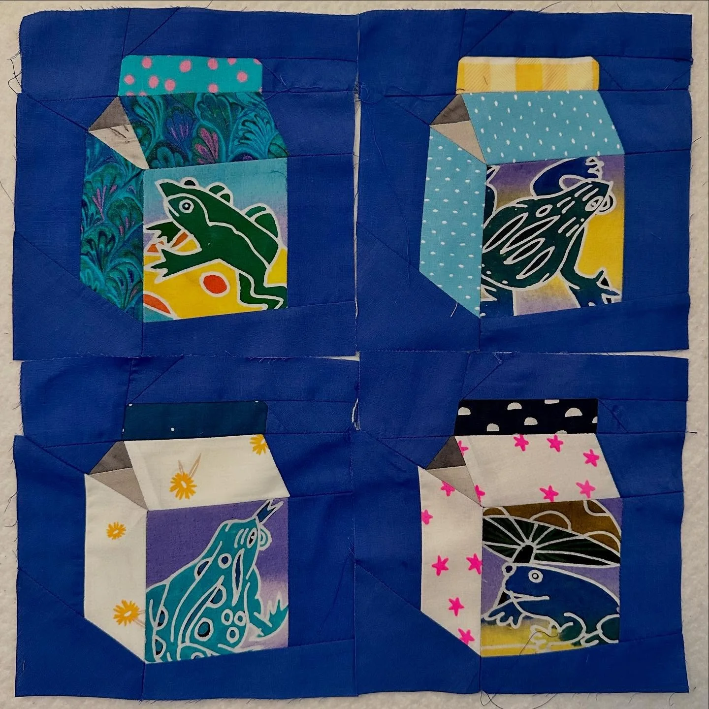 few more froggy #juiceboxquiltblock by @spunstraw 

four more to go for a baby blankie! points aren't perfect but i'll survive 

#nopointsclub #modernquilting #fpppattern