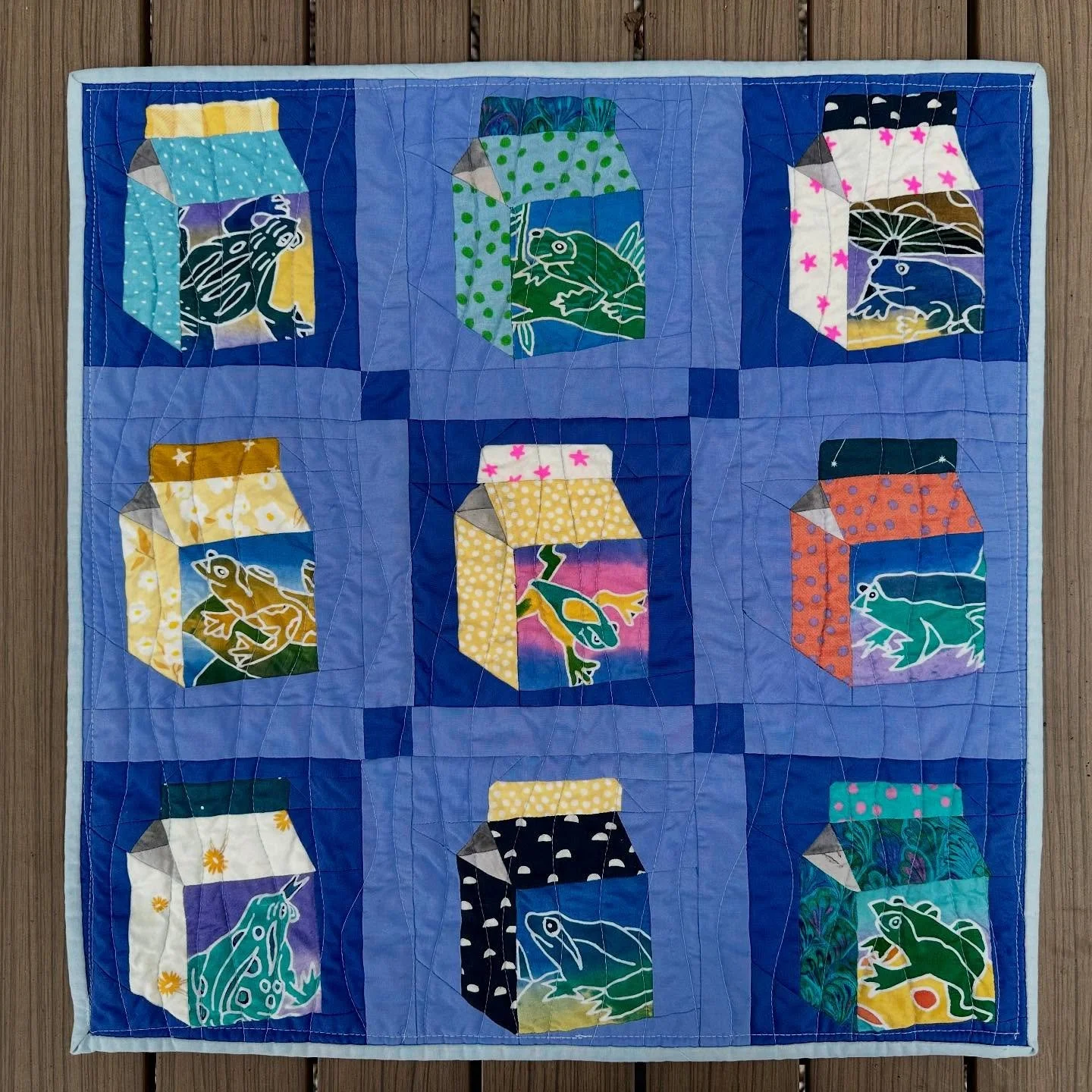 Cutie kids babydoll quilt top made with some batik frog squares I got at a yard sale 🐸🐸

#juiceboxquiltblock @spunstraw #modernquilting