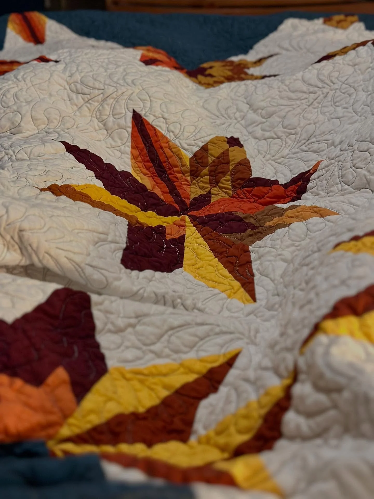 that crinkle! #combostarquilt #combostarbom #plainsandpinepatterns @imaginationquiltworks