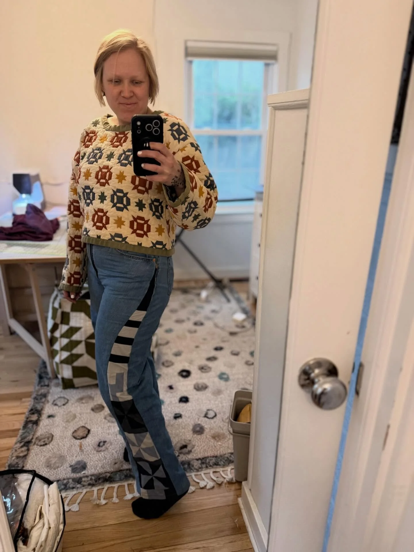 I'm bad at remembering to take nice photos of the clothes I'm making so I guess this un-showered-sewing-all-day-selfie will do.

Levi's jeans that didn't fit got a little quilted upgrade (they still don't really fit though 😭)

Sweatshirt made from a