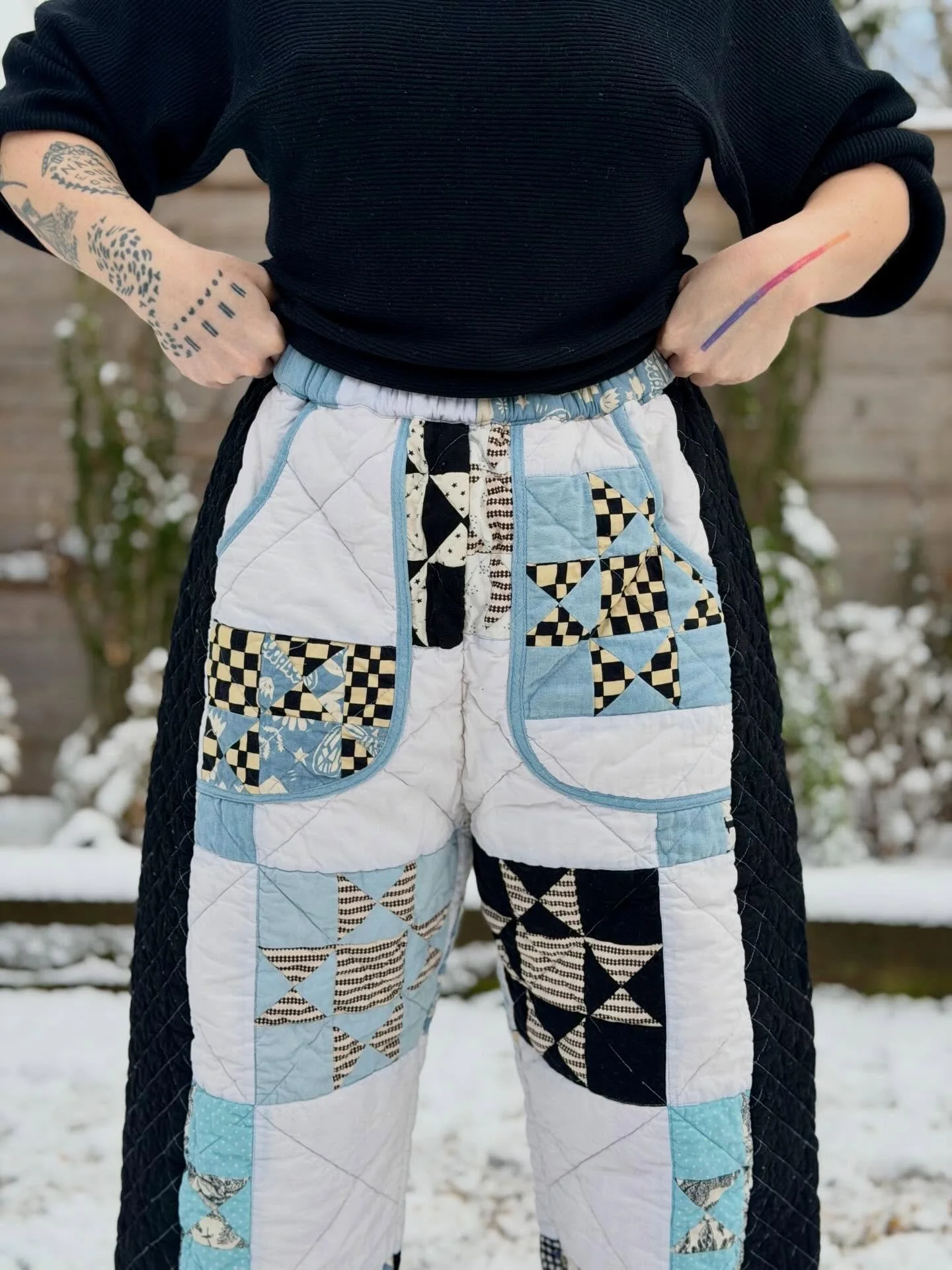 I spent weeks at yard sales and on ebay looking for a quilt to turn into #kitepants because I didn't feel like doing the work myself, but then while organizing my fabric I ended up with a pile of all my light blues next to all my black and whites and