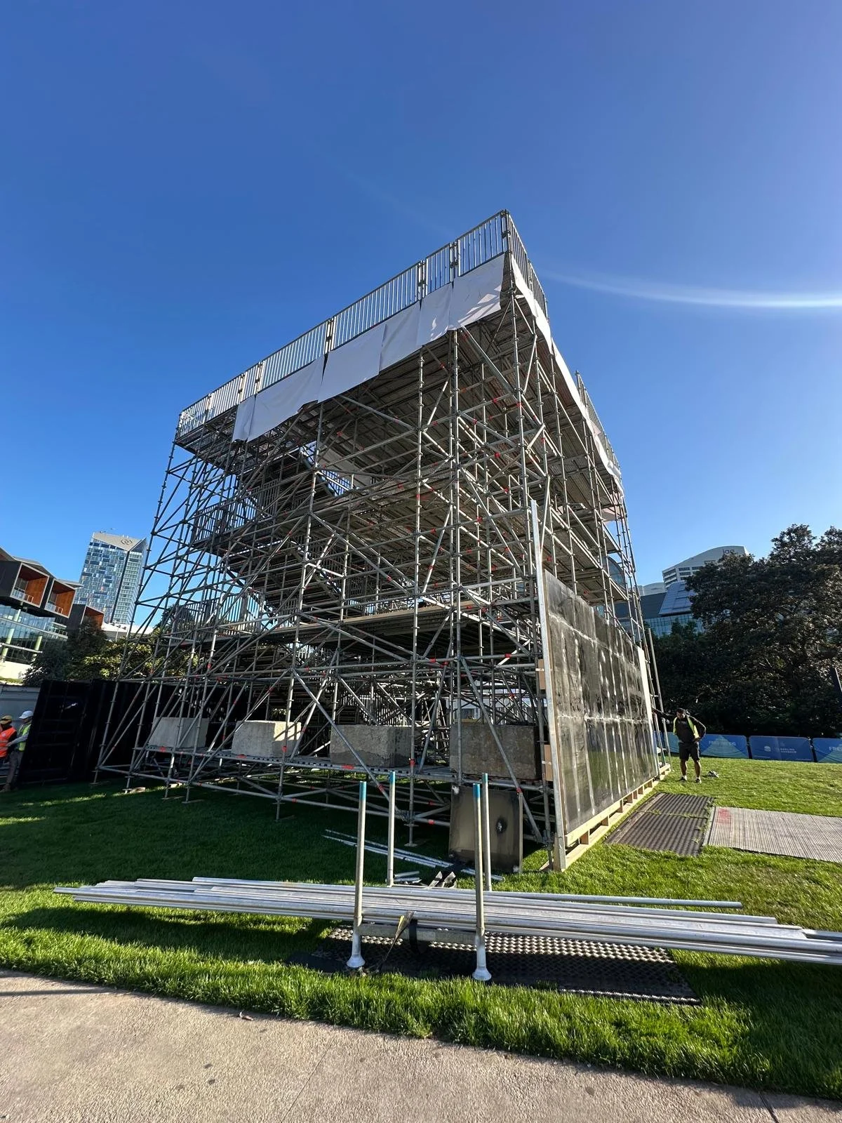 Layher scaffold build of Suntory structure