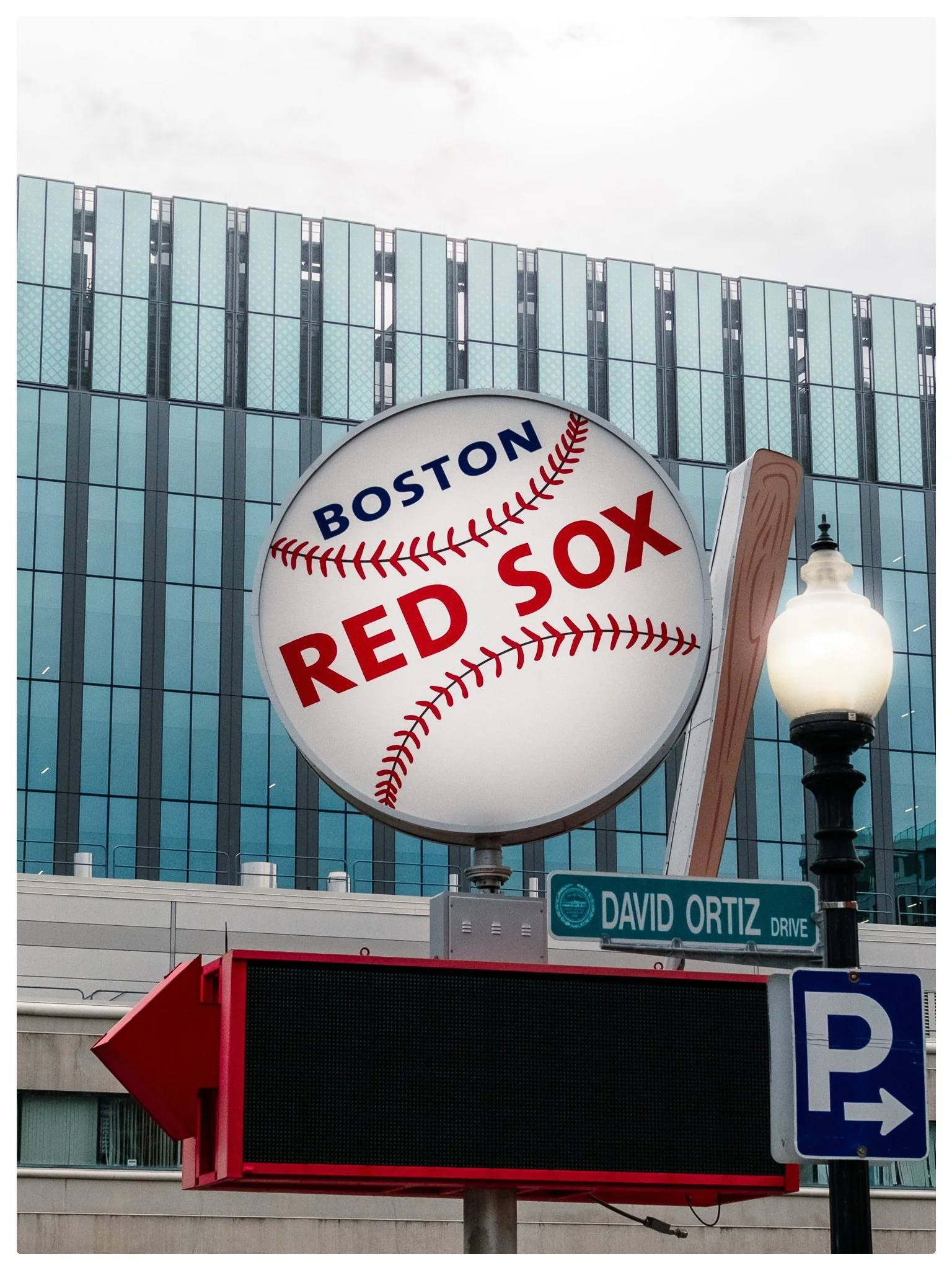 The Chicago Cubs and Boston Red Sox&mdash;two of baseball&rsquo;s classic clubs&mdash;squared off at historic Fenway Park, with playoff implications on the line and a nor&rsquo;easter brushing the edge of Boston.

📸 Fujifilm X-T5
🎞️ Provia 100F

#F