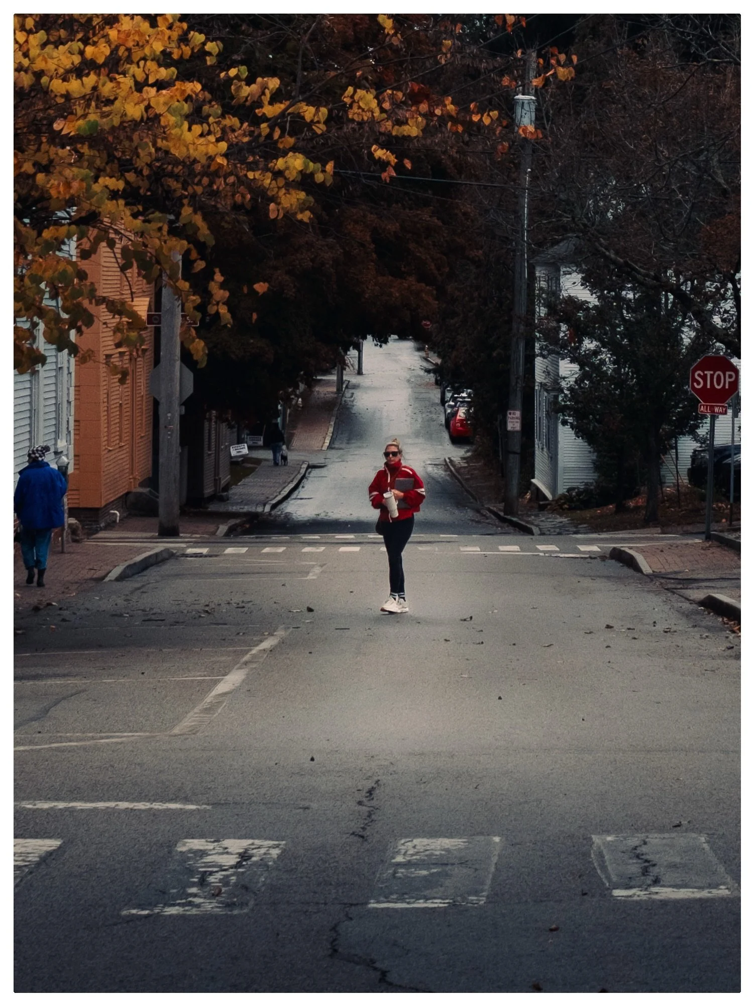 A morning wander through Portsmouth. Started with rain, finished with sunshine. I managed to fit both forecasts into one walk.

📷 Fujifilm X-T5
🎞️ Fuji Pro400H

#PortsmouthNH #NewEngland #FujifilmXT5 #DocumentaryPhotography #FallInNewEngland