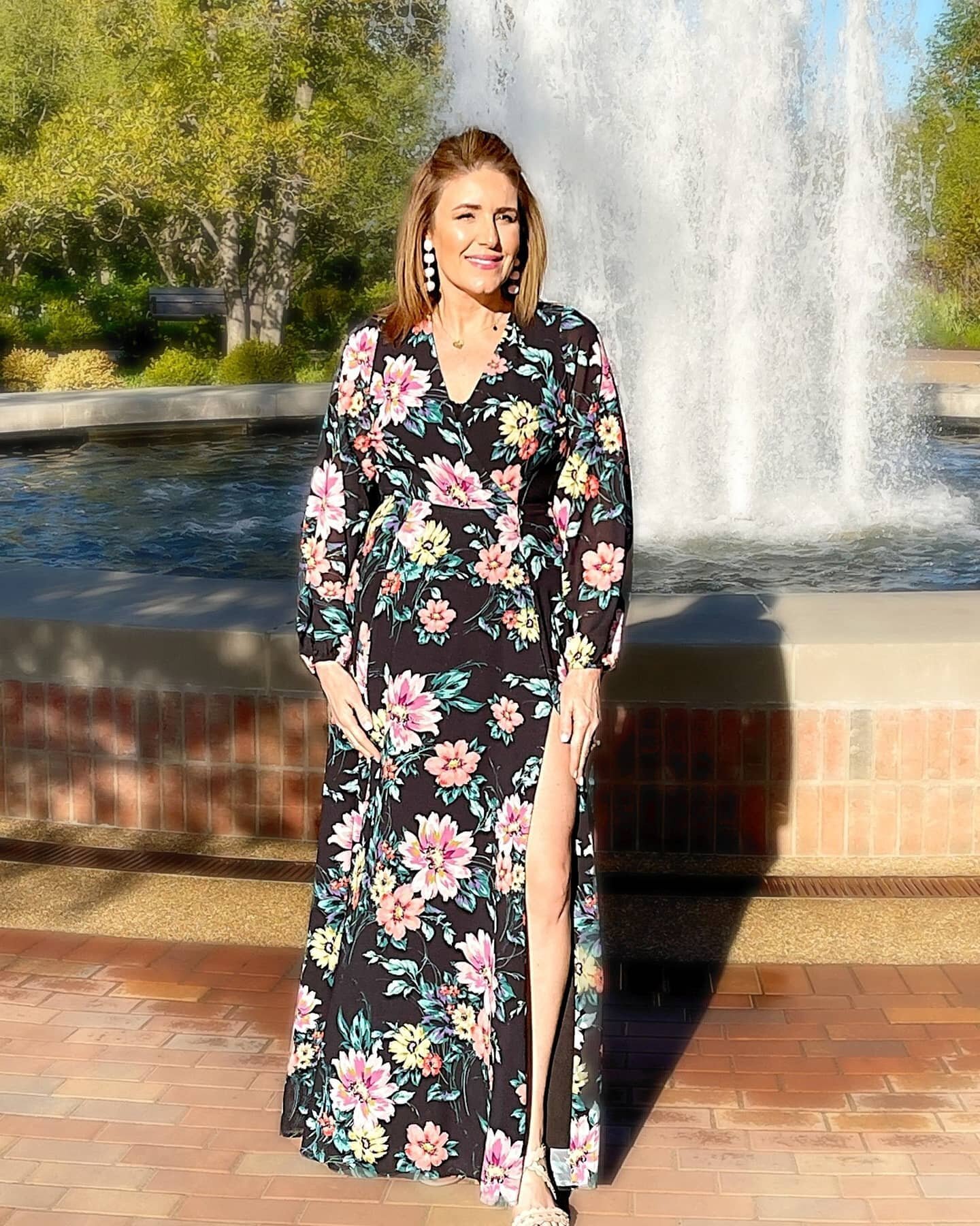 Who&rsquo;s excited to get dressed up this summer? I know I am! How perfect is this dress for a summer wedding?  This @yumikim dress is rented with my @armoire.style monthly rental subscription.

Here's a way to get dressed up and save money!! @armoi