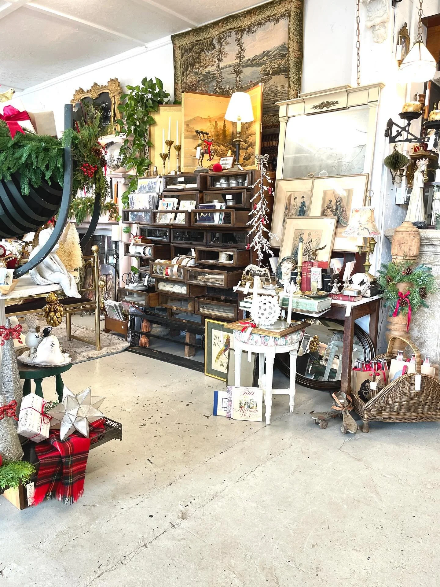 We&rsquo;re open today 12-5pm

#arabellahomeindy #neareastsideindy #clock #silver #glass #crystal #candleholder #nude #sketch #print #mirror #basket #christmas #holidays #shopping #gift #vintage #vintagestyle #shopsmall #shoplocal #shop #supportlocal