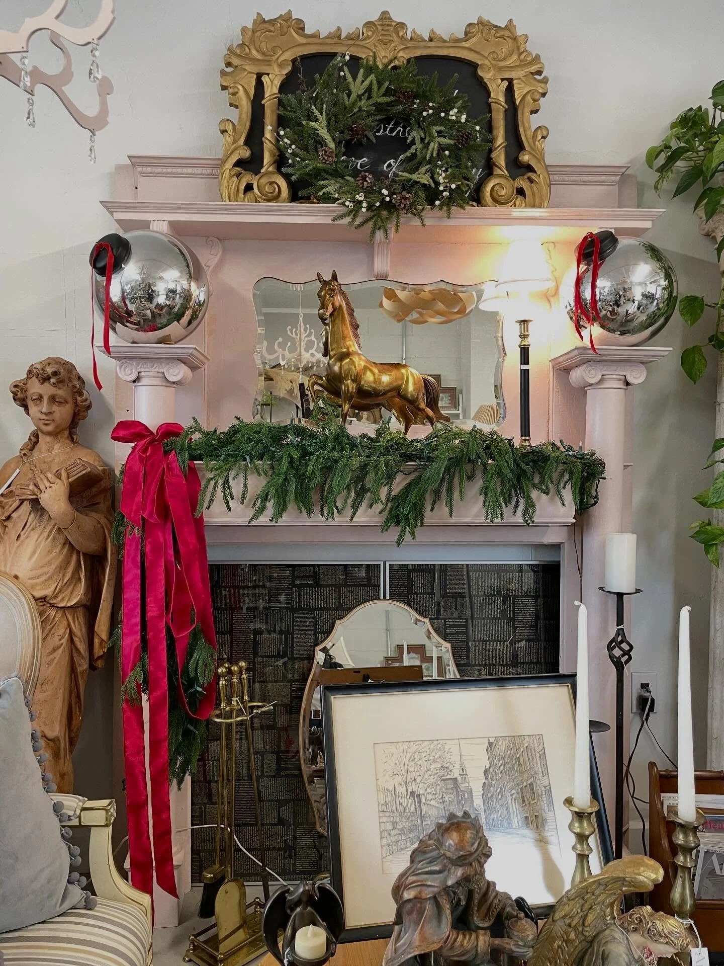 We&rsquo;re open today 11-5pm

#arabellahomeindy #neareastsideindy #art #portrait #oilpainting #painting #acrylicpainting #landscape #stilllife #brass #moose #christmas #holidays #gift #vintage #vintagestyle #style #decor #homedecor #shopsmallbusines