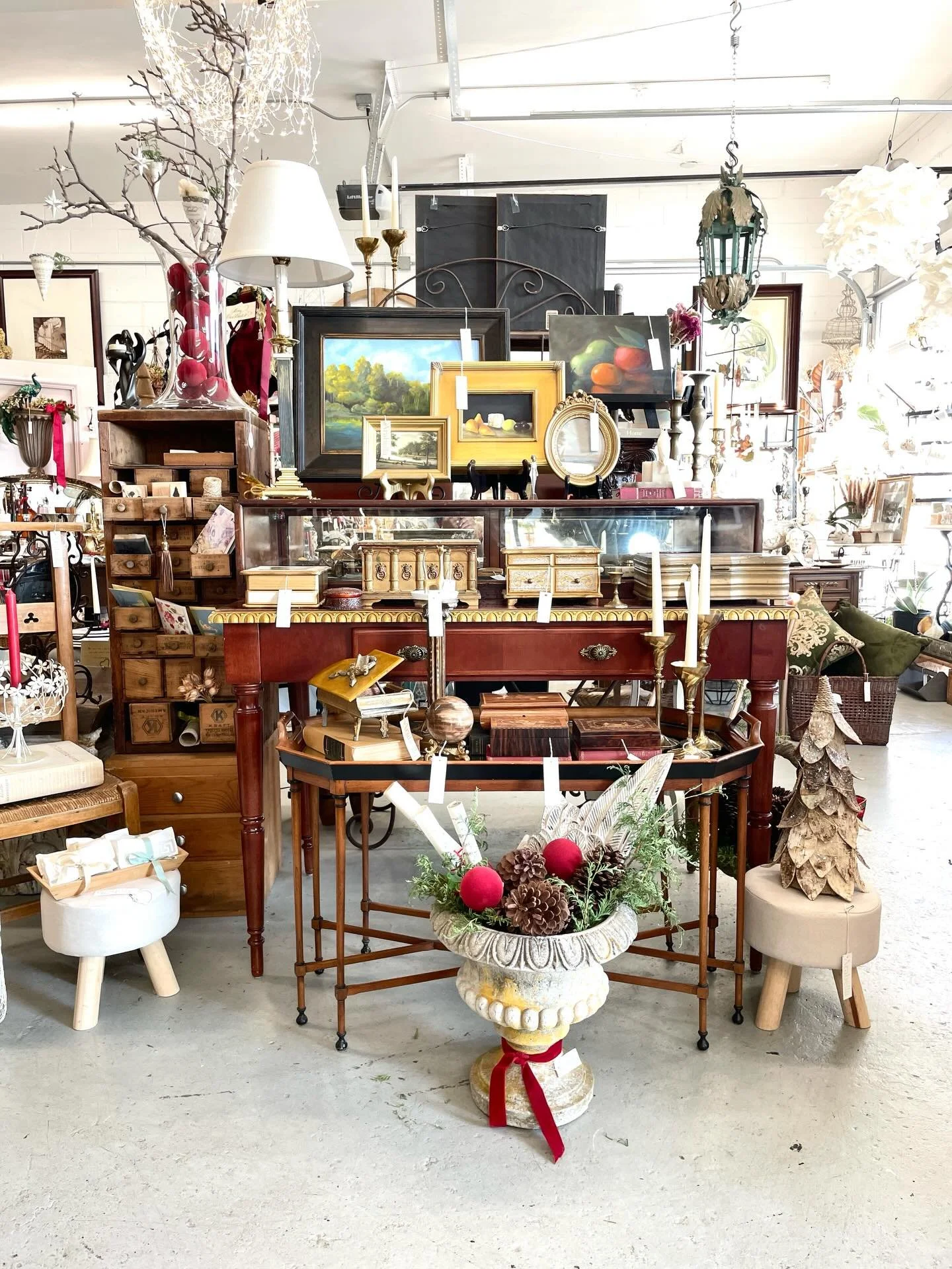 We&rsquo;re open tomorrow 10-5pm

#arabellahomeindy #art #shopping