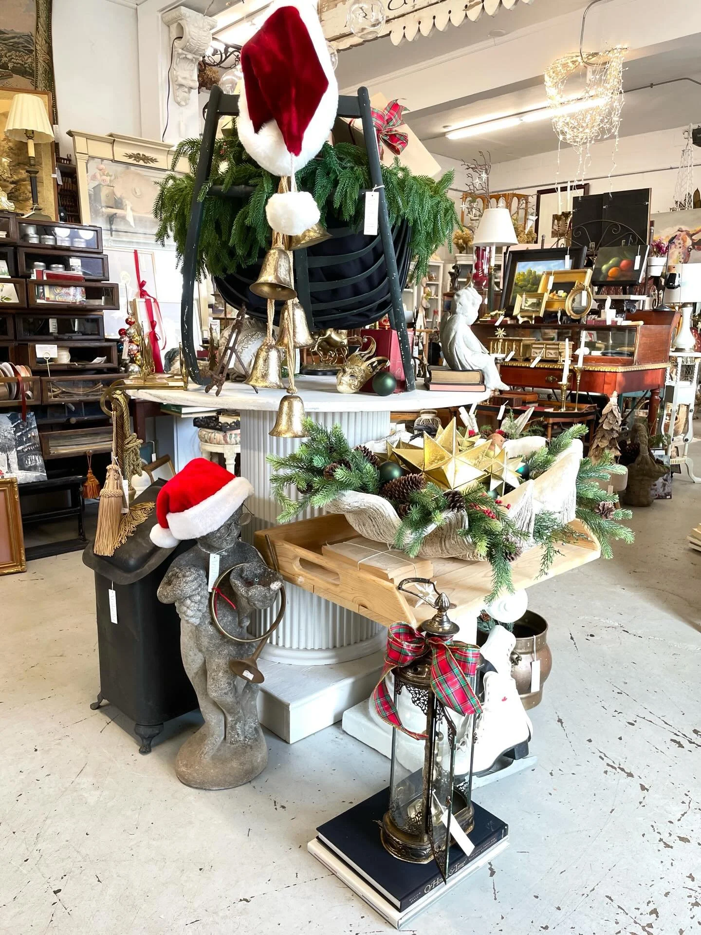 We&rsquo;re open today 10-5pm

#arabellahomeindy #christmas #shopping