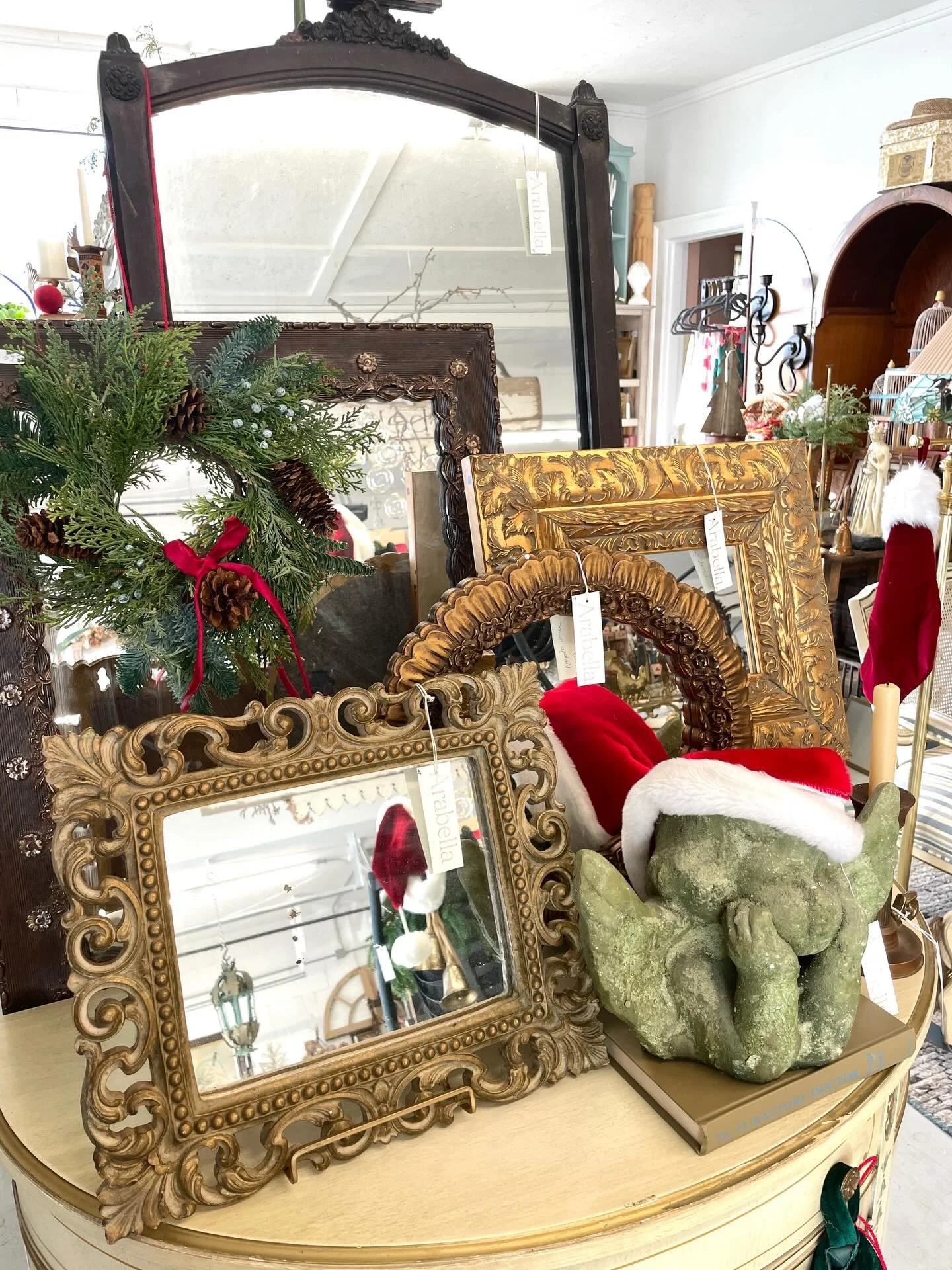 We&rsquo;re open today 11-5pm

#arabellahomeindy #christmas #shopping