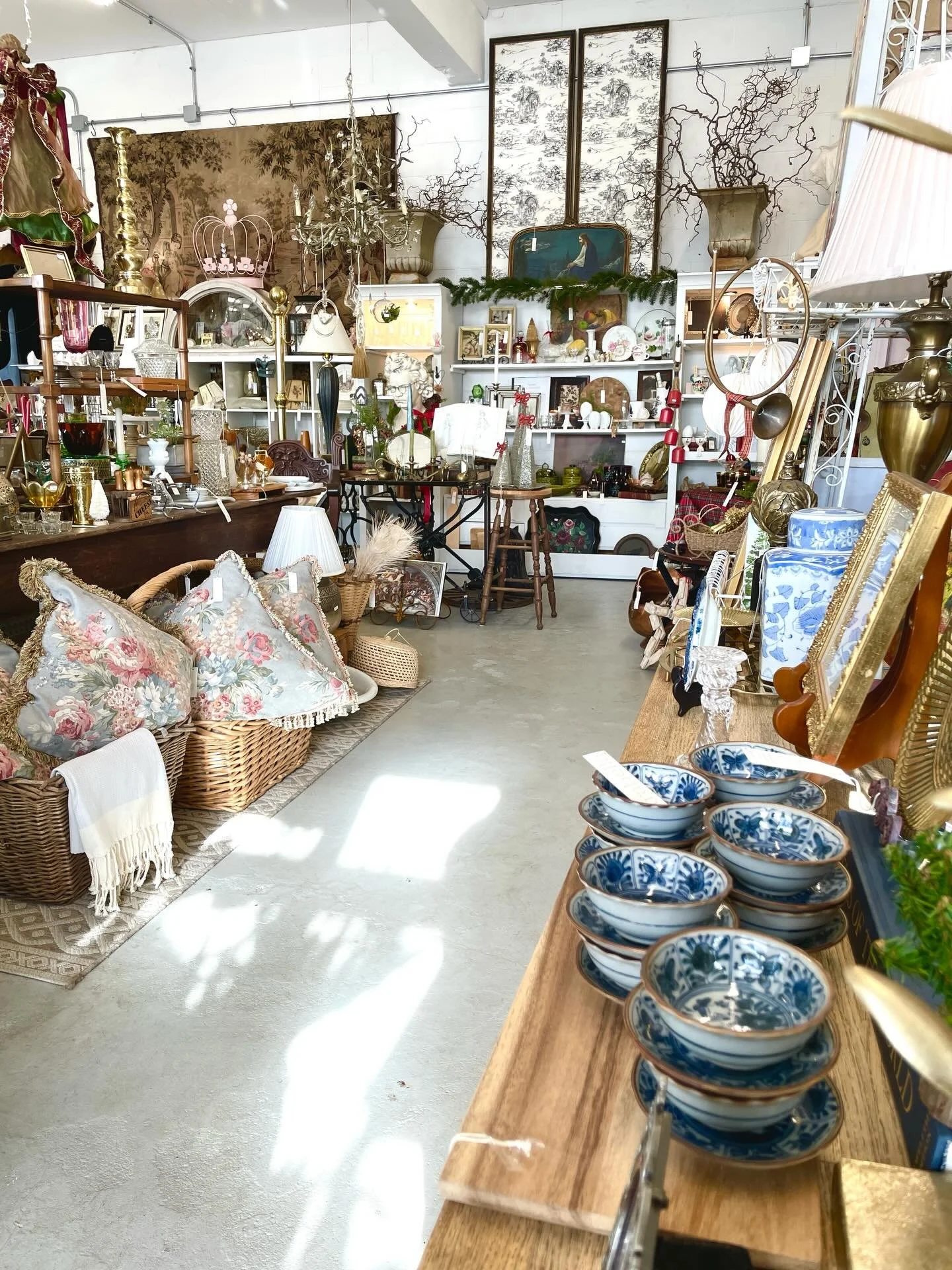 We&rsquo;re open today 12-5pm

#arabellahomeindy #christmas #gift