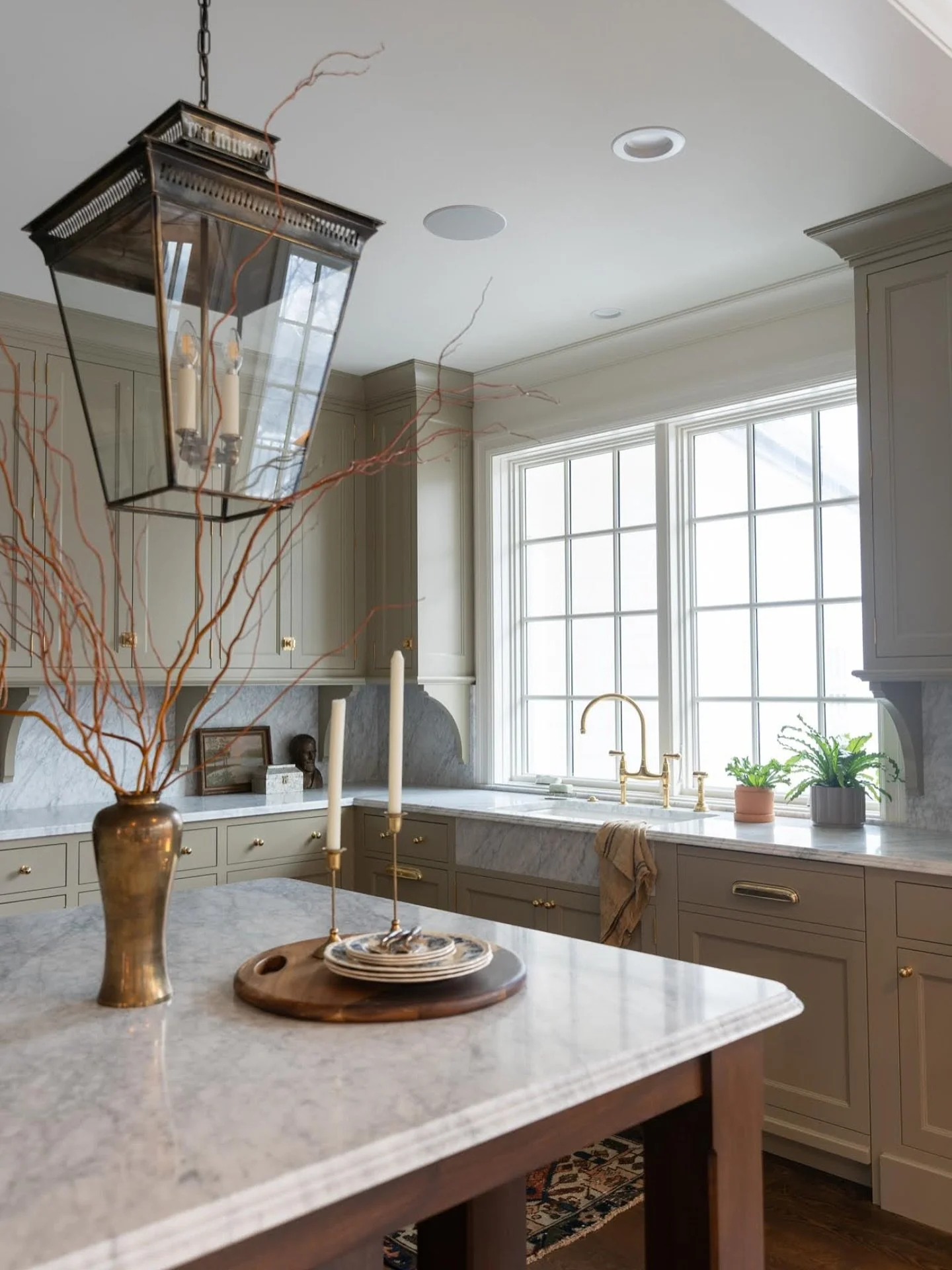 A timeless English-inspired kitchen at #BBDCrescentTwo ✨ More than just a space for cooking, this is the heart of the home. The place where stories are shared and memories are made, one day at a time.

Design: @bburnsdesigns 
Build: @refined_custom_h