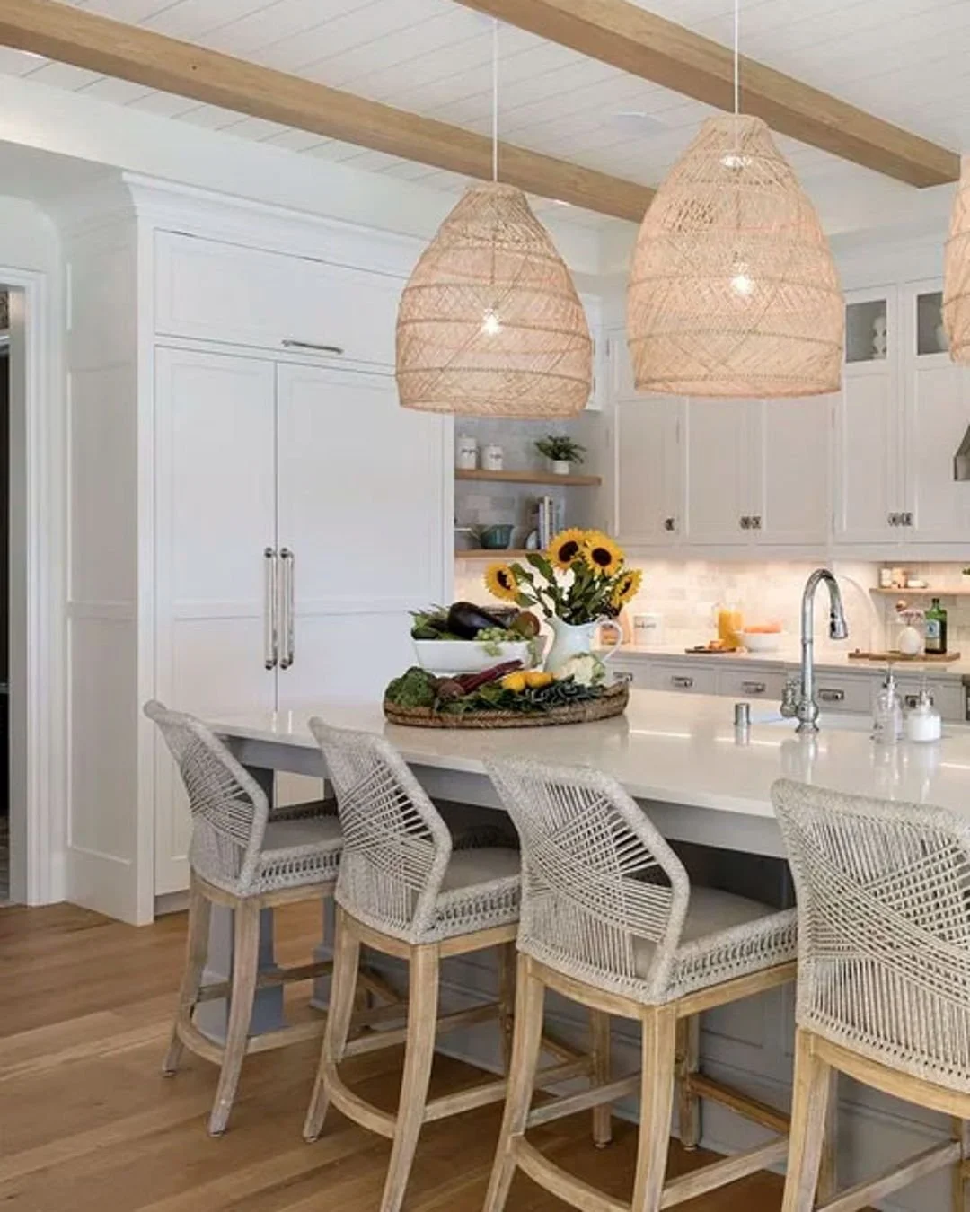 We believe every home should reflect the people who live in it, and that starts in the kitchen. After all, it&rsquo;s more than a space to cook, it&rsquo;s the true heart of the home.  #BBDMirrorLakes

#interiorstyling #midwesthome #mydomaine #smpliv