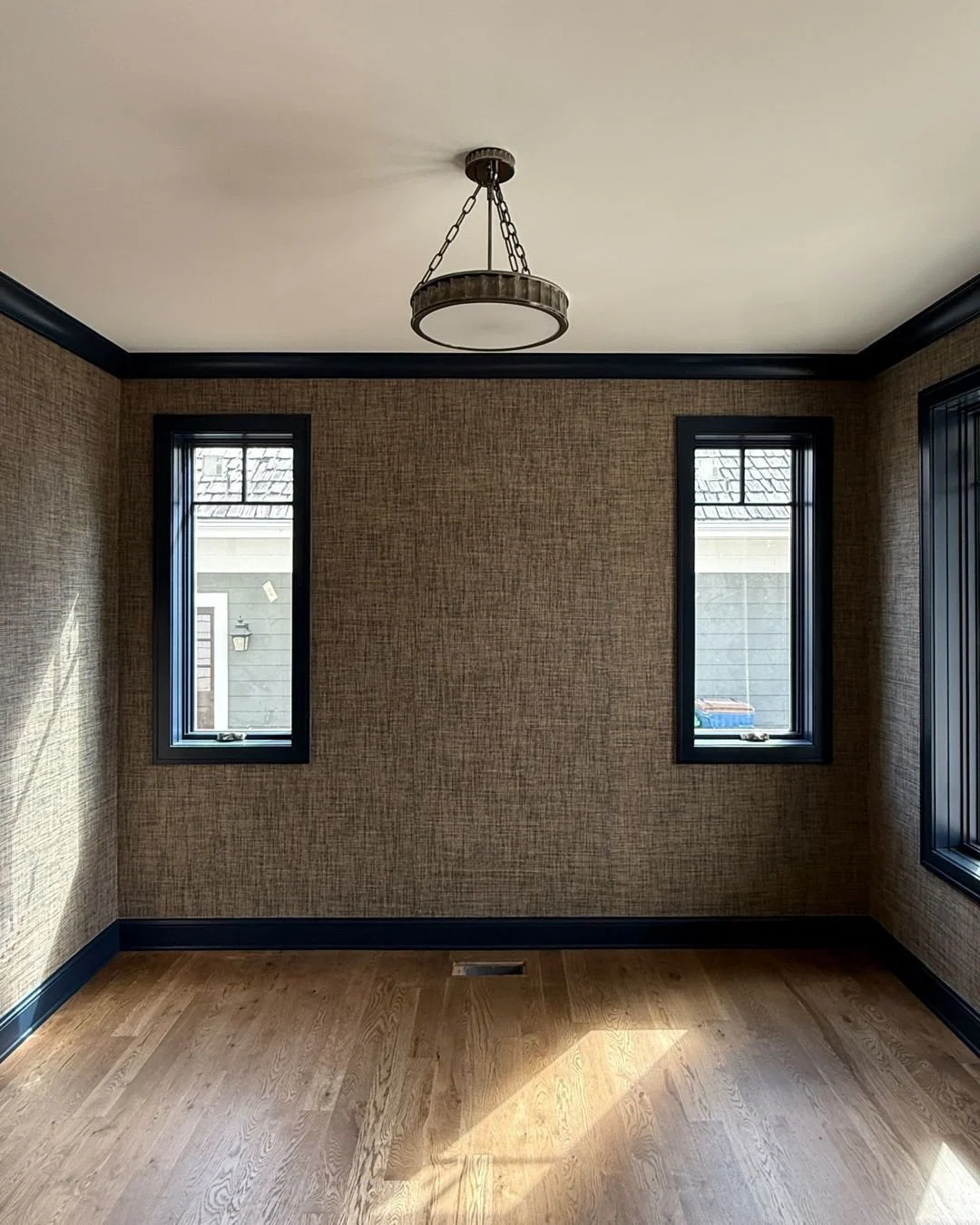 Wallpaper install day (the best day!) at #BBDWestWoodland

Design: @bburnsdesigns
Builder: @refined_custom_homes

#interiorstyling #midwesthome #mydomaine #smpliving #sodomino #howwedwell #minnesotainterdesign #bburnsdesigns #interiordesigner #loveyo