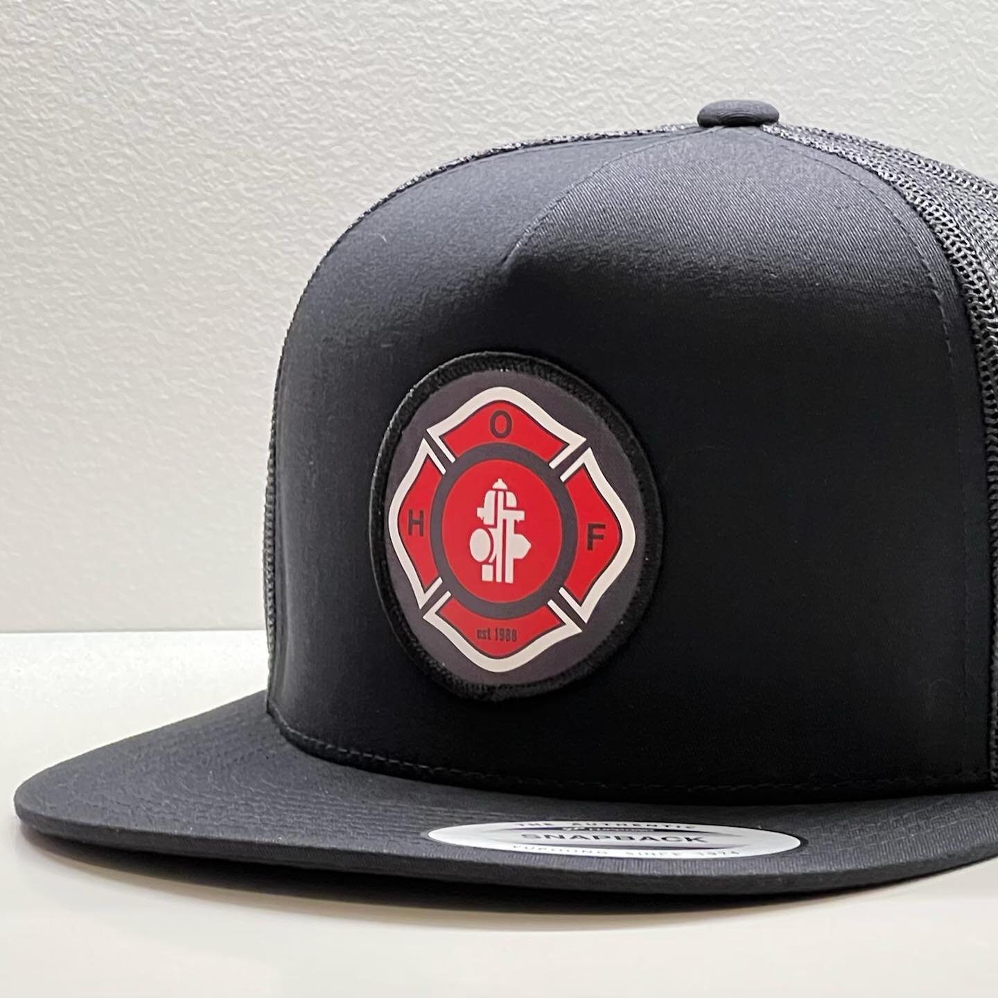 Digitally printed marrowed crests. The cleanedt method for decorating hats with detailed logos.