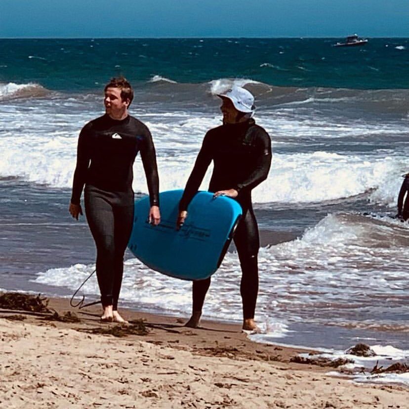 🏄&zwj;♂️🌊We had @_sullivan_sean_ shredding on his first day! Looking forward to surfing with you again soon! 🌊🏄&zwj;♂️ Book a lesson on our website - Link in Bio #malibu #surfing #surflessons #surflesson #cali #la #beach #summer #waves #malibusur