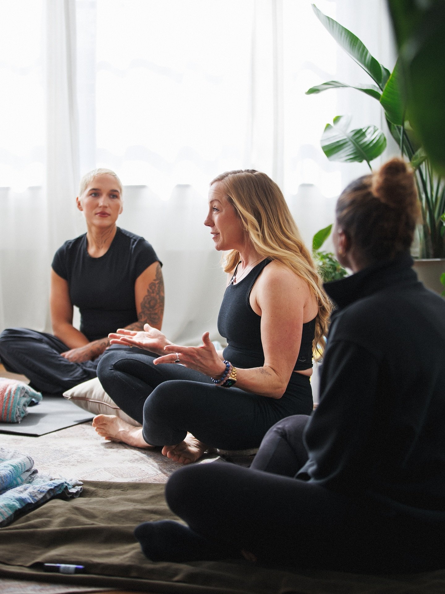 ❤️&zwj;🔥There&rsquo;s something so special about being in a room full of women who are willing to pause&hellip;to feel, breathe, and truly connect.

When you have a chance to remember and reconnect with who you are beneath all the doing, giving, and