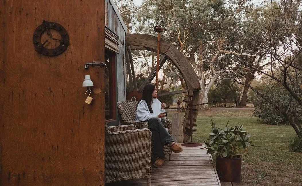 Rusty Springs Barn B&amp;B 📌

Rusty Springs is the perfect getaway from the hustle and bustle of city living. Situated on the foothills of the Strathbogie Ranges in Avenel.

Avenel plays an important role in the legend of Australia&rsquo;s most famo