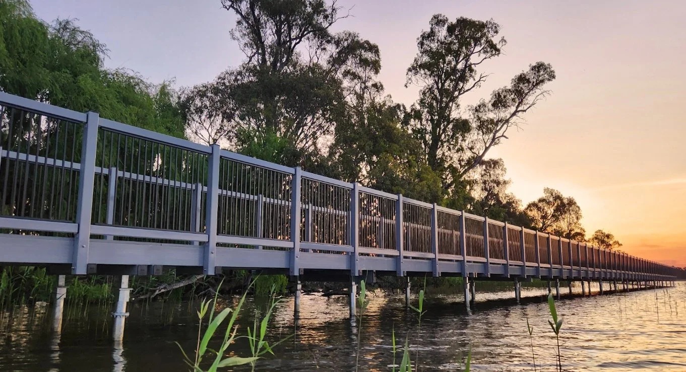 Holidaying in Nagambie? Looking for somewhere to stroll? Take the scenic route along the Nagambie Foreshore. The perfect way to take in the views of Lake Nagambie, with a 1.6km pathway stretching along the southern edge of the lake from the township 