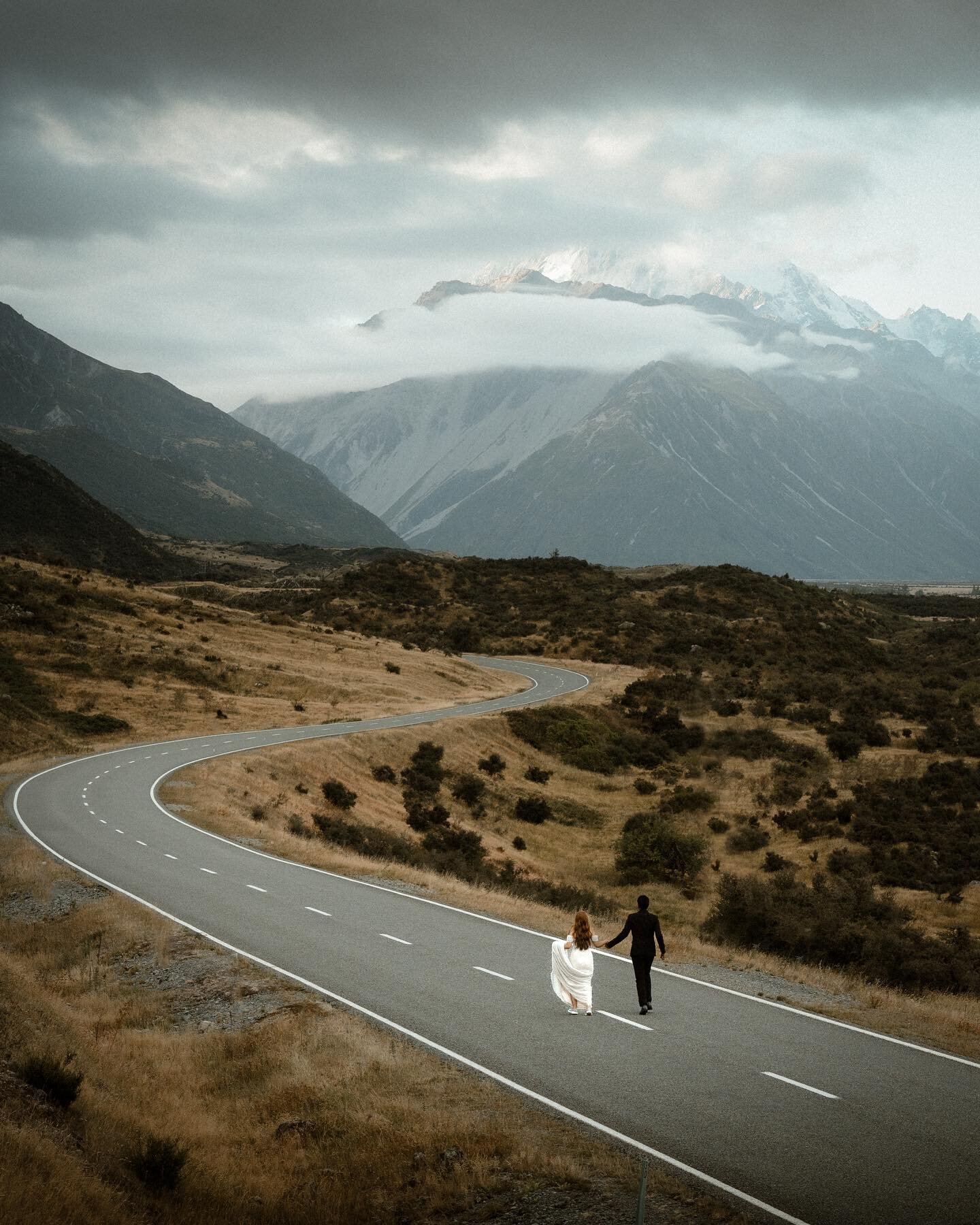 Just a cool wide shot down this stunning road on an amazingly moody autumn day. 
.
.
.
#queenstownphotography
#queenstownweddingphotographer
#queenstownweddingphotography 
#queenstownweddingvideographer
#newzealandweddingphotography
#newzealandweddin