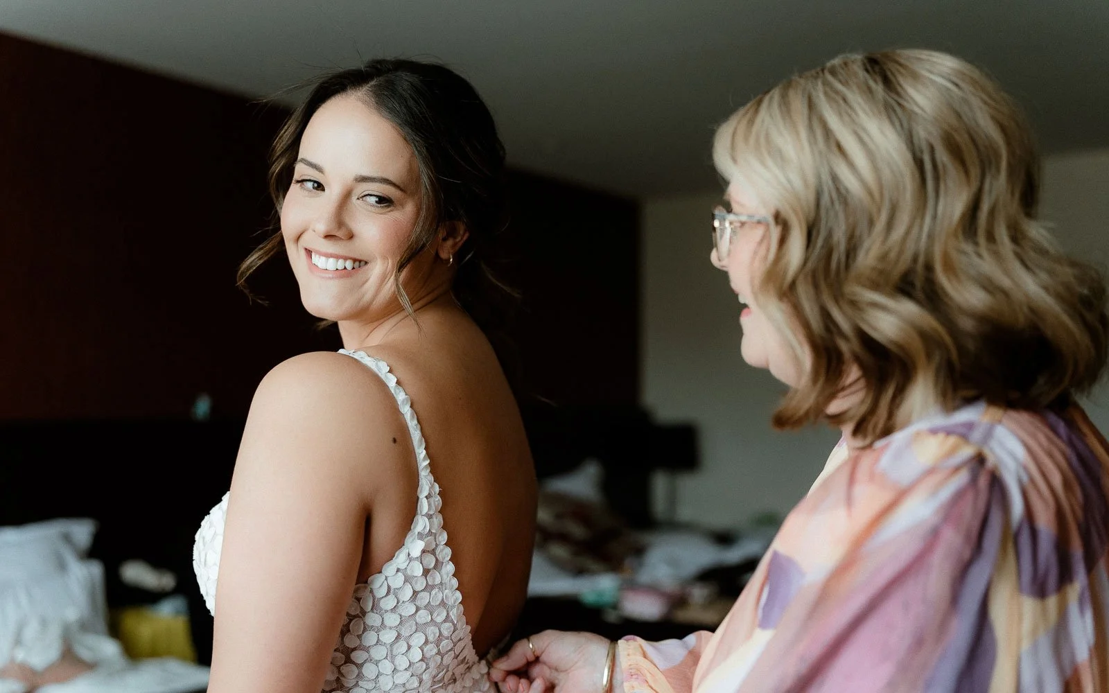 bride-getting-ready-with-mum.jpg